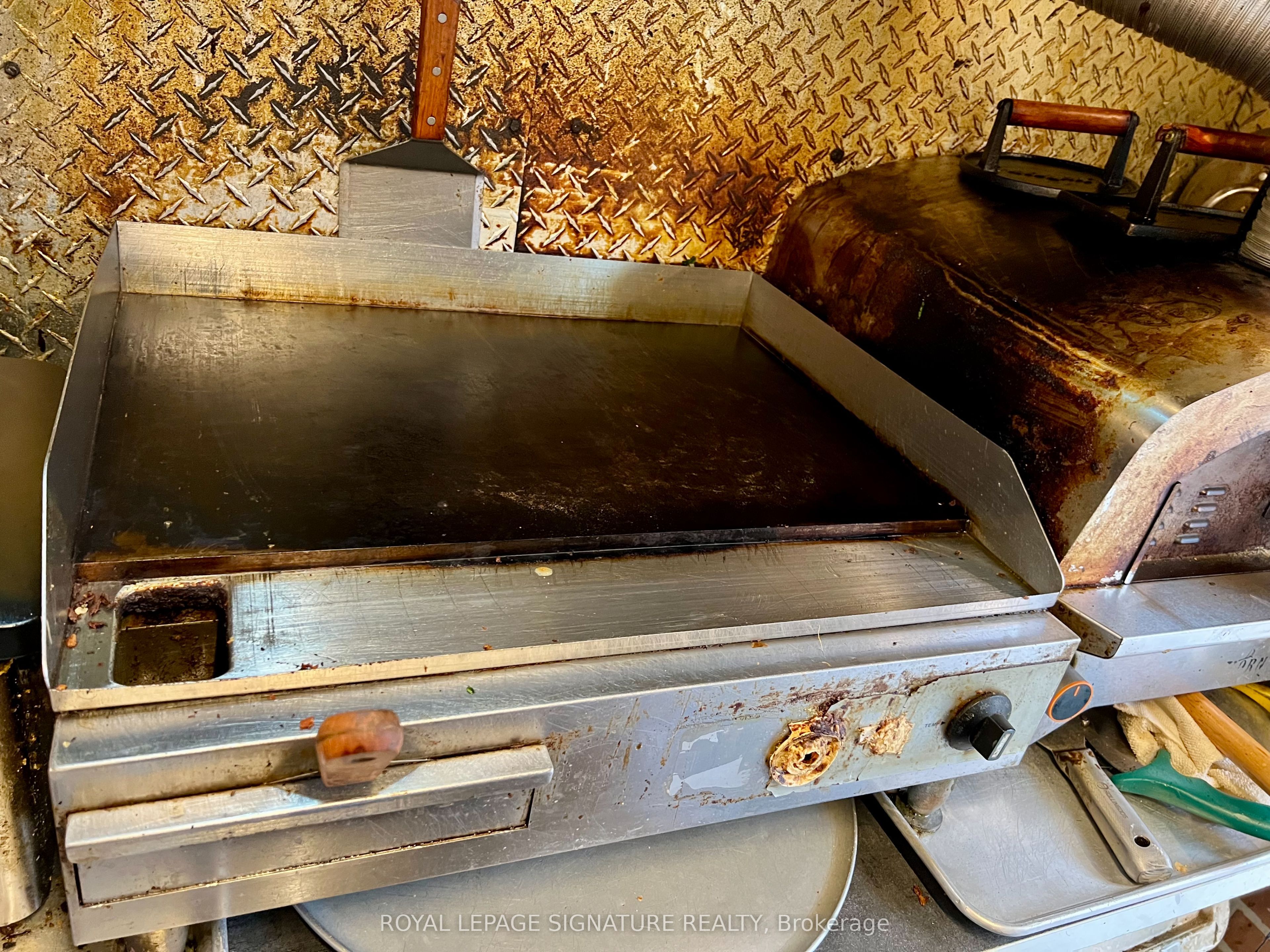 707 Dundas Street W Property Photo 11