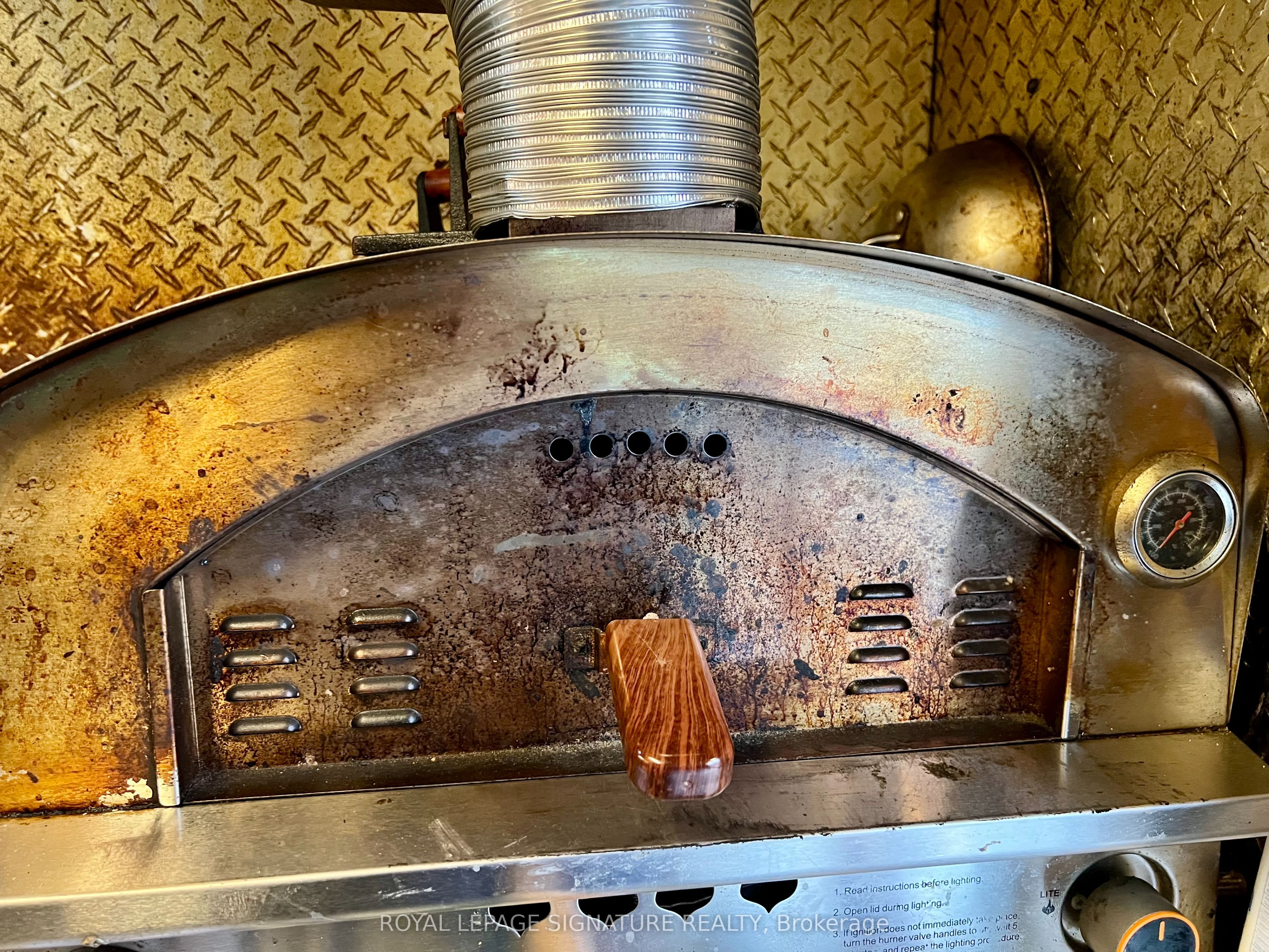 707 Dundas Street W Property Photo 14