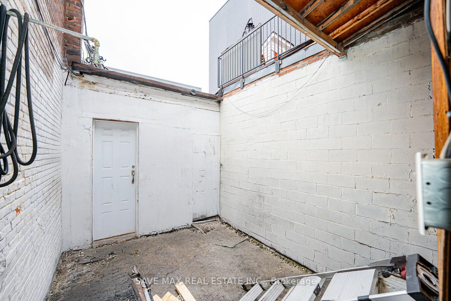 656 Spadina Avenue Property Photo 16