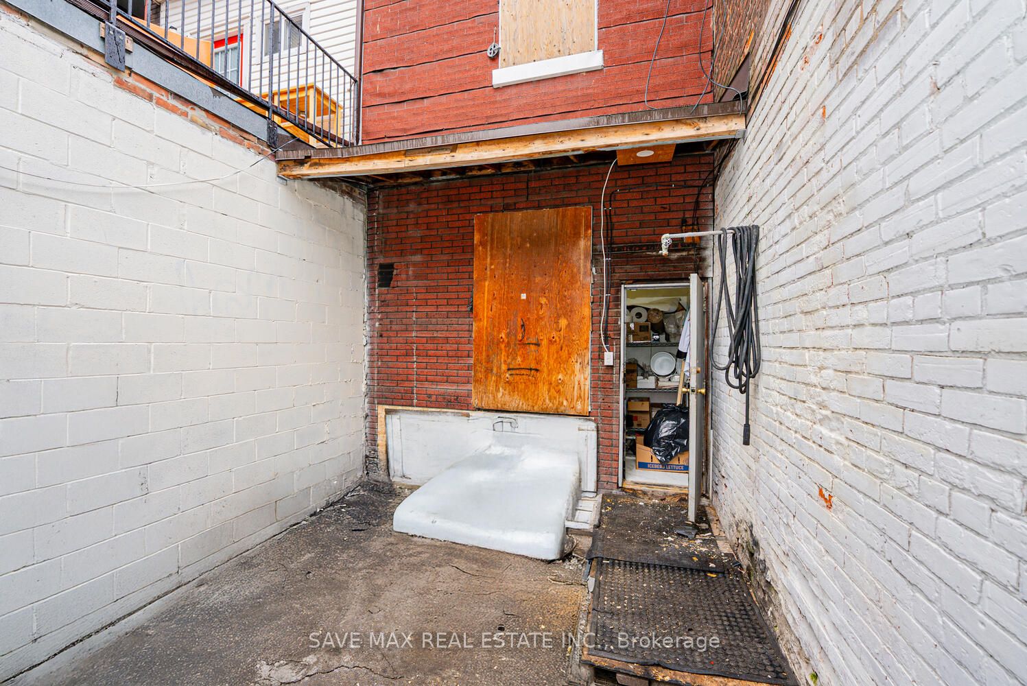 656 Spadina Avenue Property Photo 17