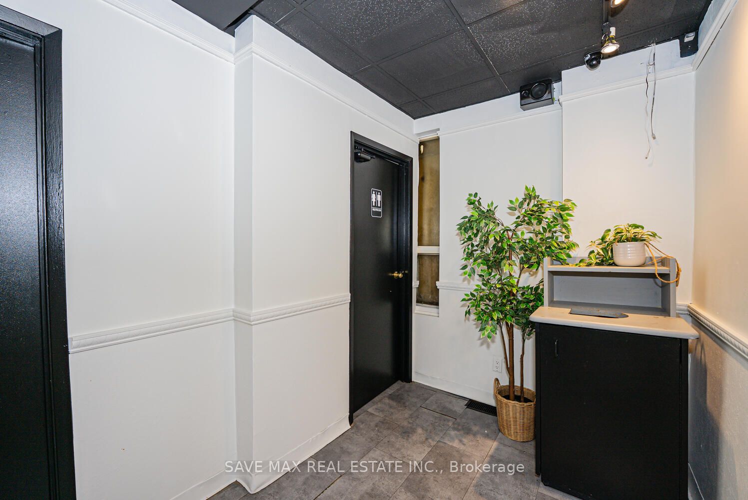 656 Spadina Avenue Property Photo 18