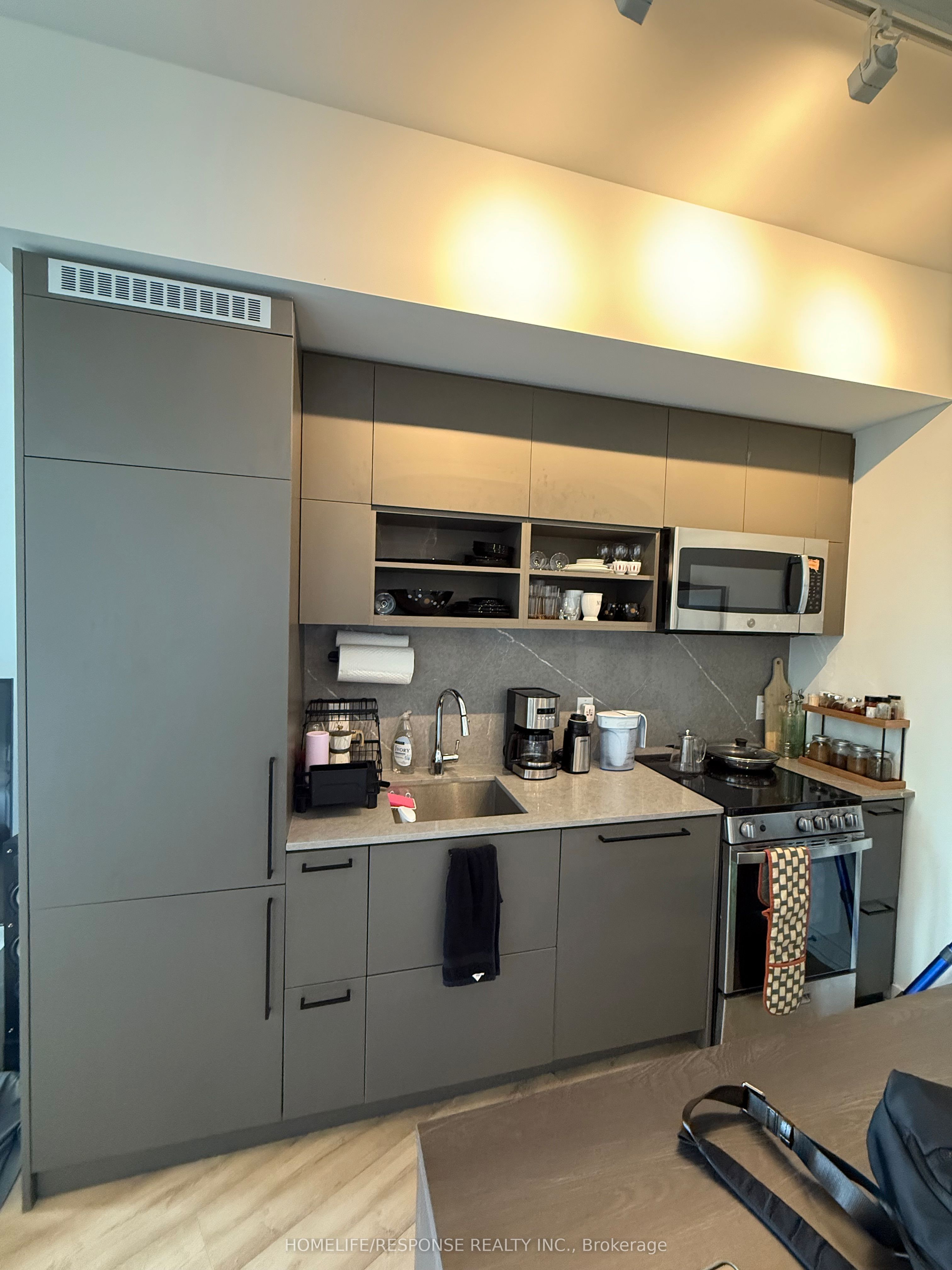 135 East Liberty Street 705 Property Photo 5