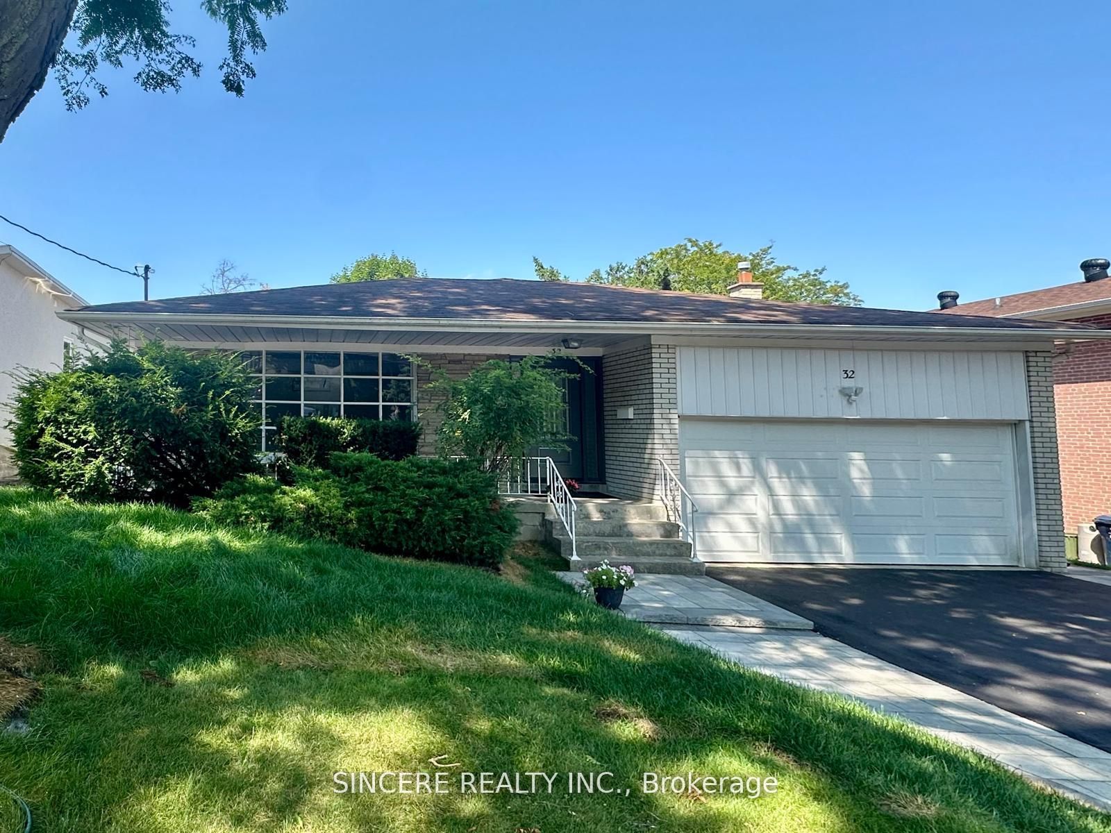 32 Colonnade Road Property Photo 1