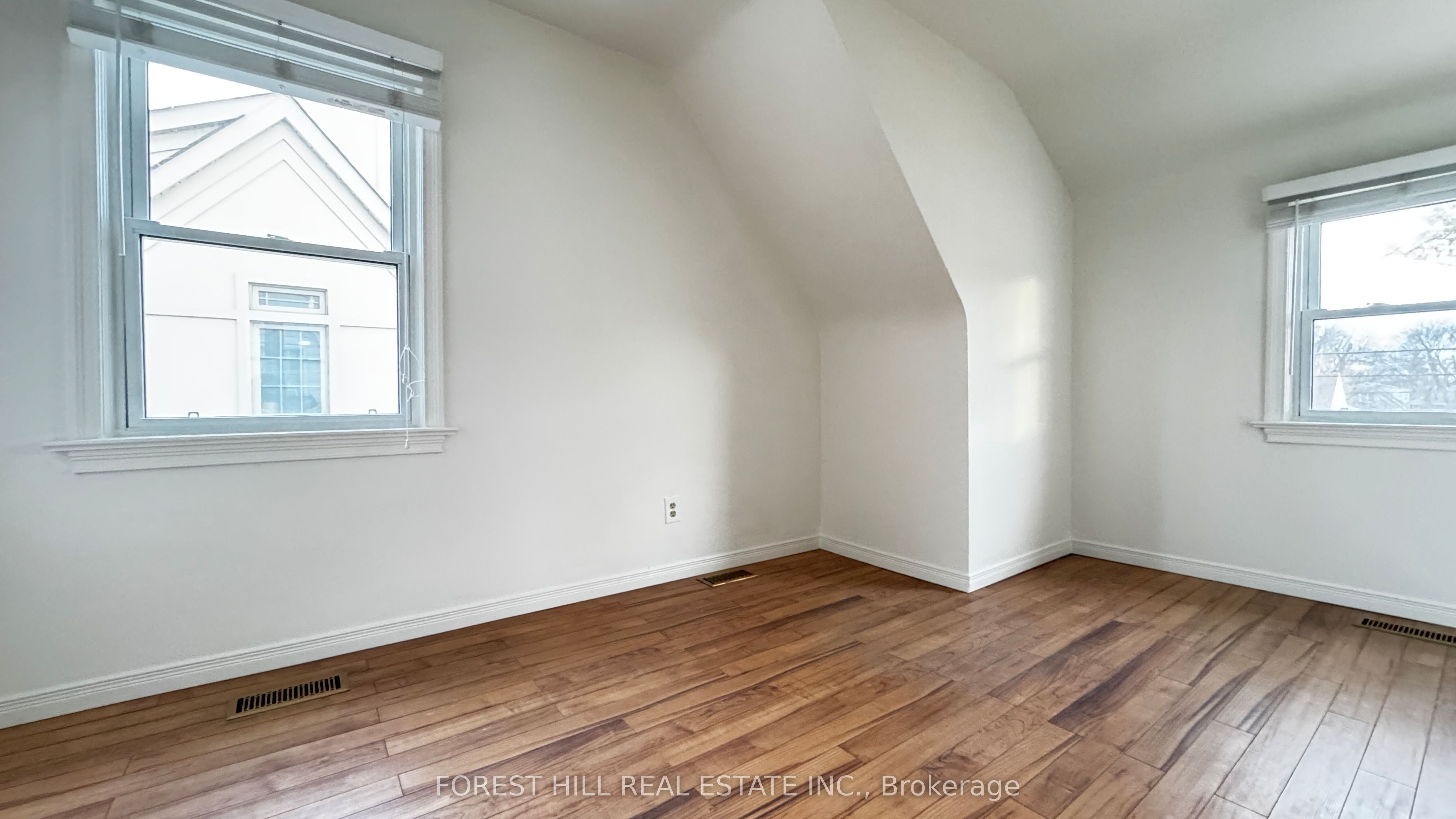 168 Sheppard Avenue W Property Photo 9