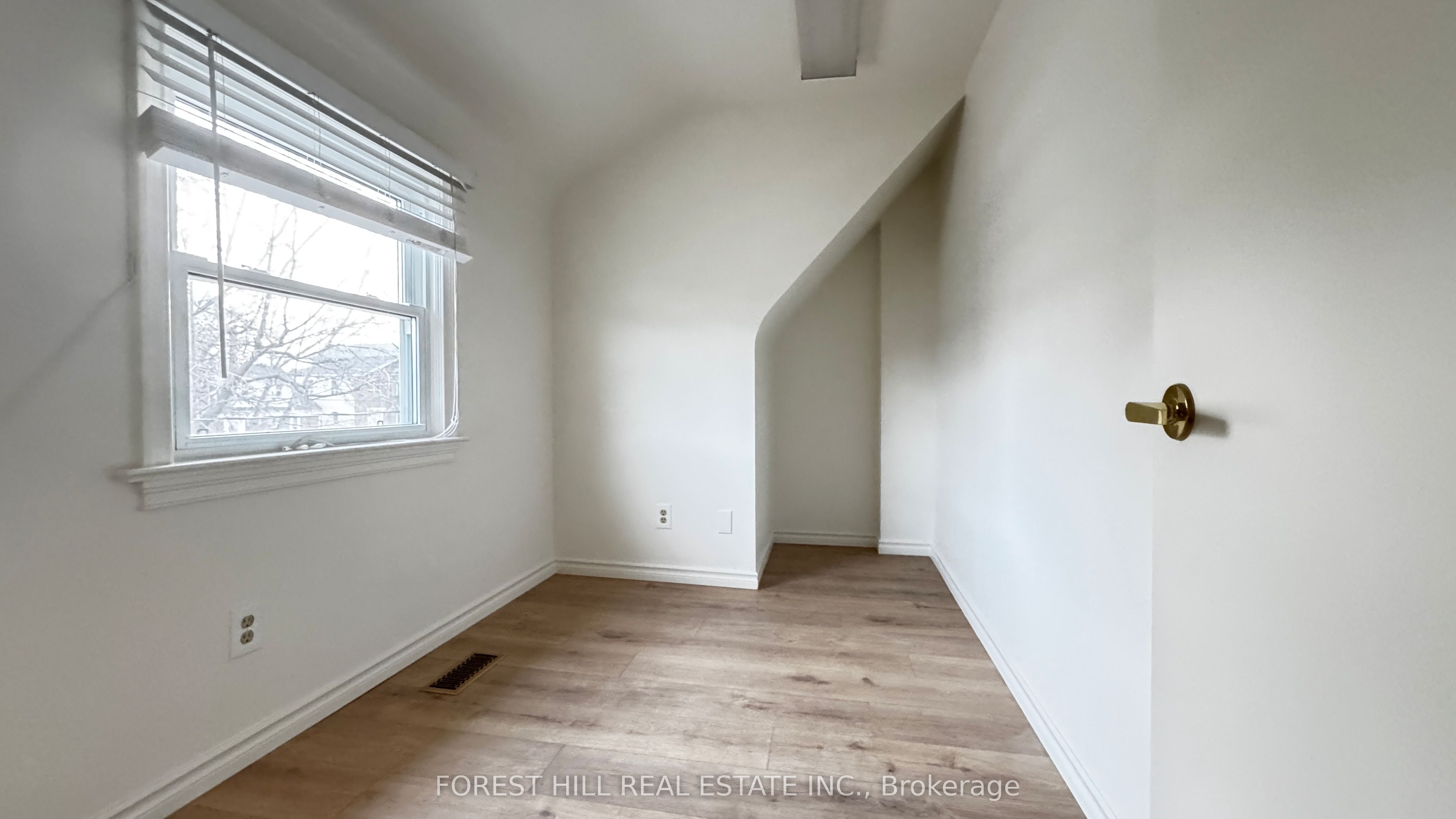 168 Sheppard Avenue W Property Photo 10