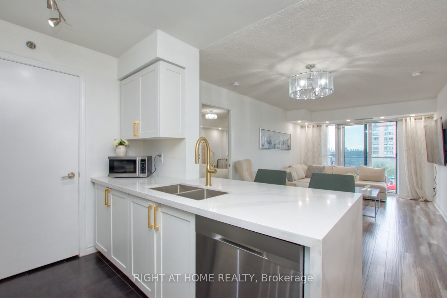 35 Saranac Boulevard 827 Property Photo 1