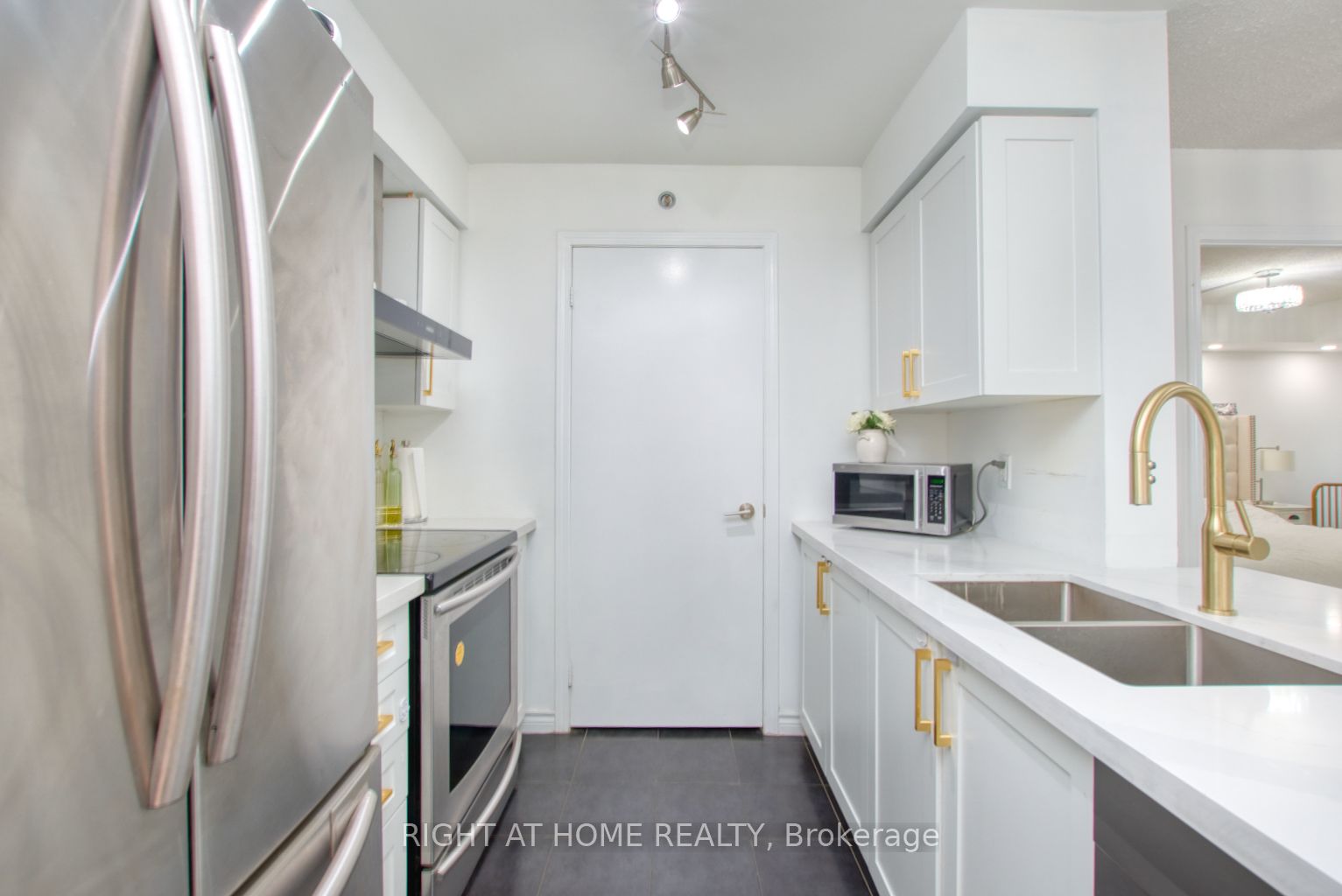 35 Saranac Boulevard 827 Property Photo 3