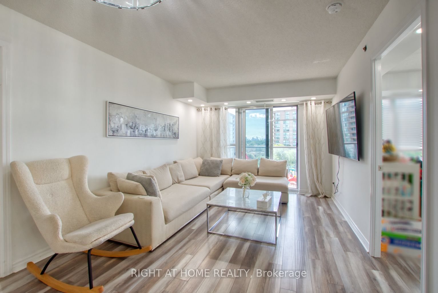 35 Saranac Boulevard 827 Property Photo 5