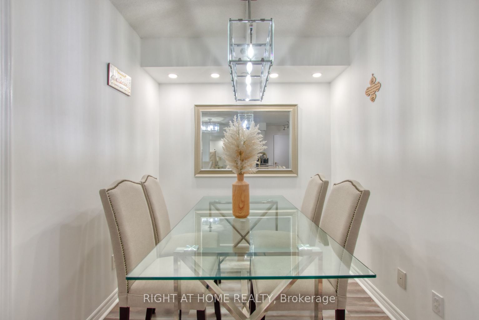 35 Saranac Boulevard 827 Property Photo 10