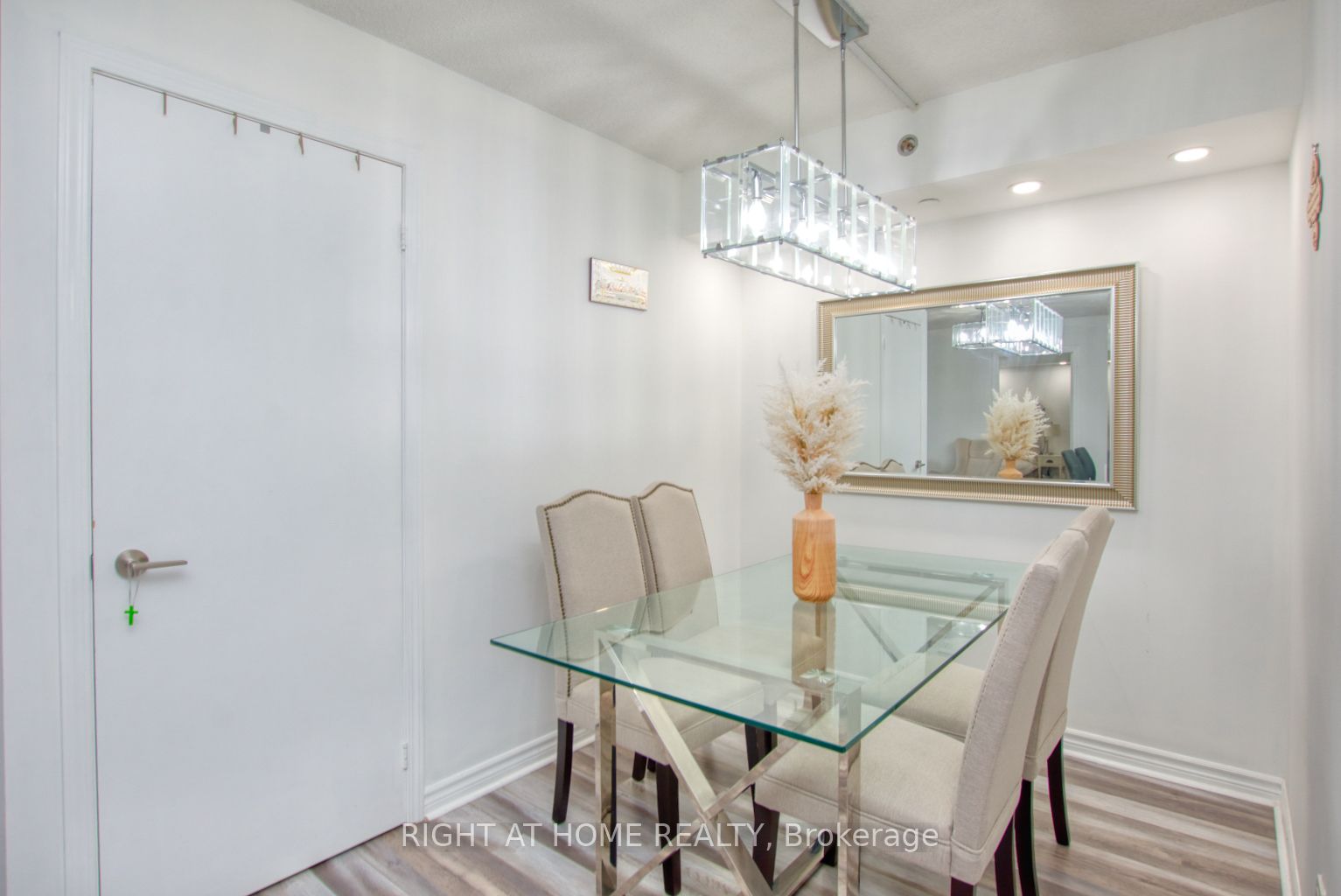 35 Saranac Boulevard 827 Property Photo 11