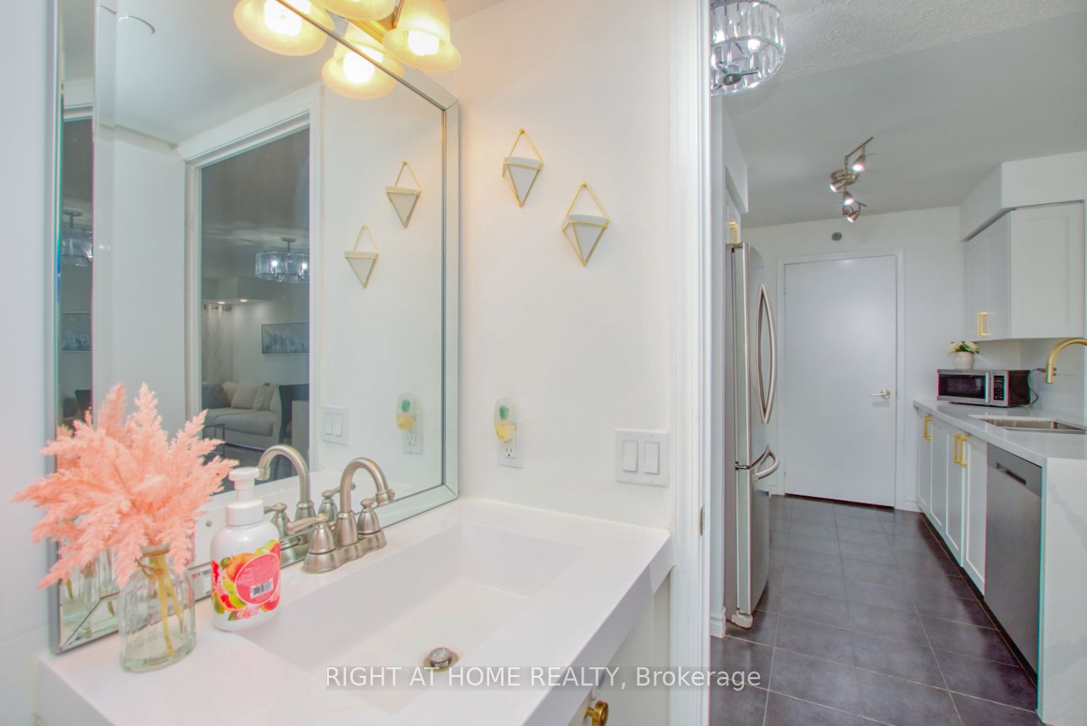 35 Saranac Boulevard 827 Property Photo 12