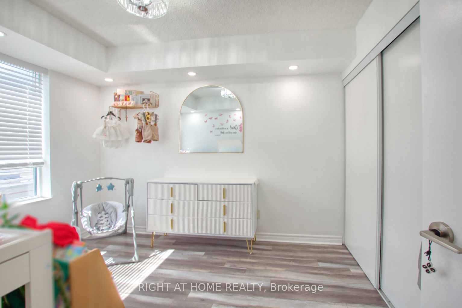 35 Saranac Boulevard 827 Property Photo 19