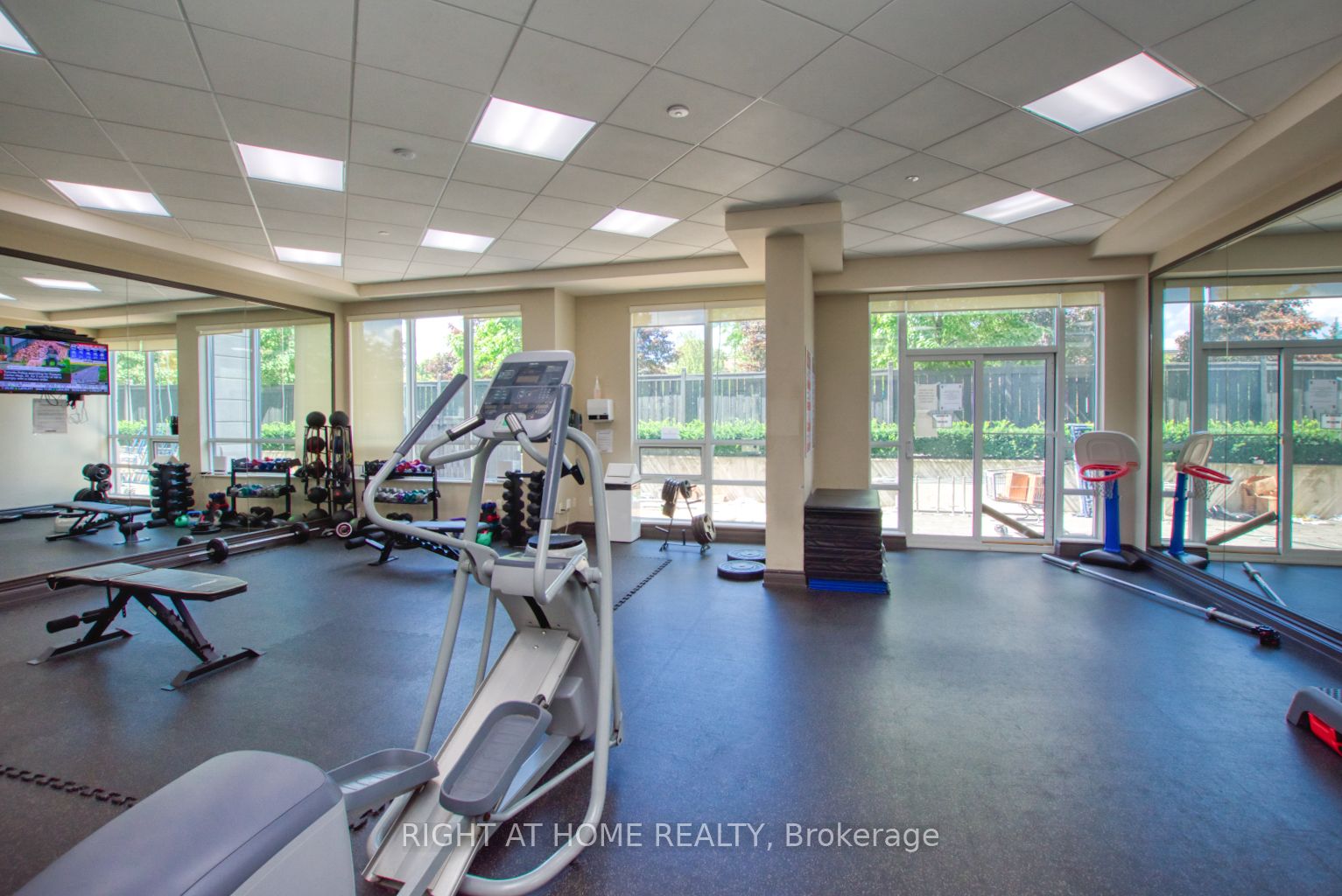 35 Saranac Boulevard 827 Property Photo 24