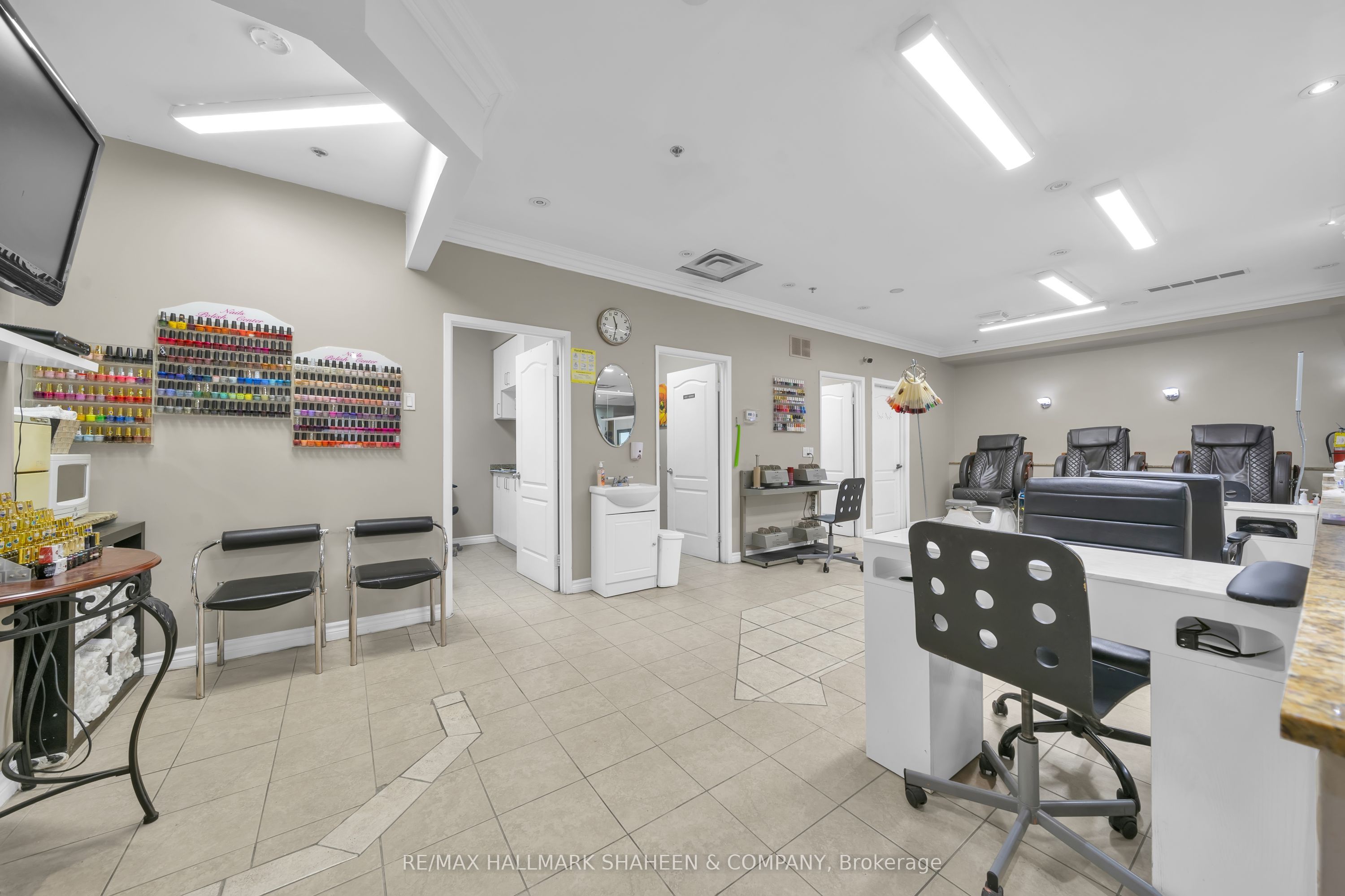 4823 Leslie Street Property Photo 6