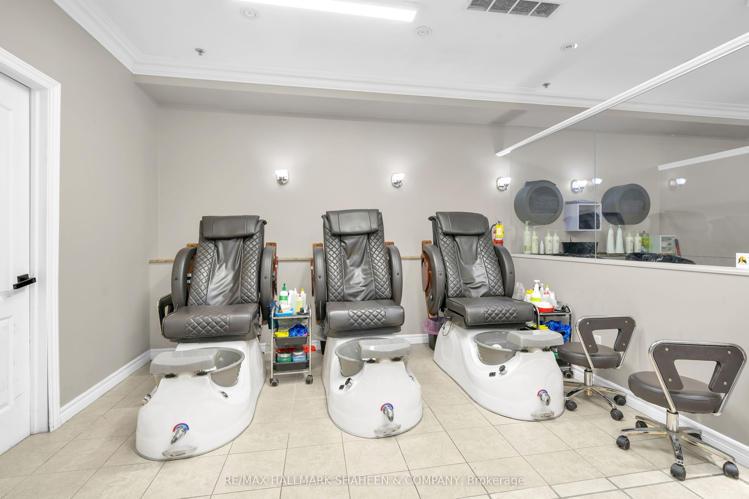 4823 Leslie Street Property Photo 8