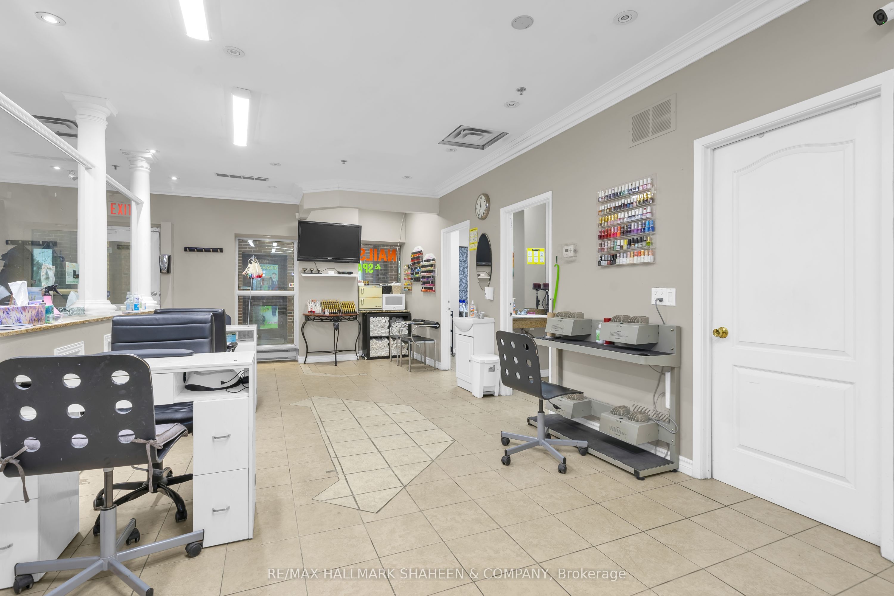 4823 Leslie Street Property Photo 9