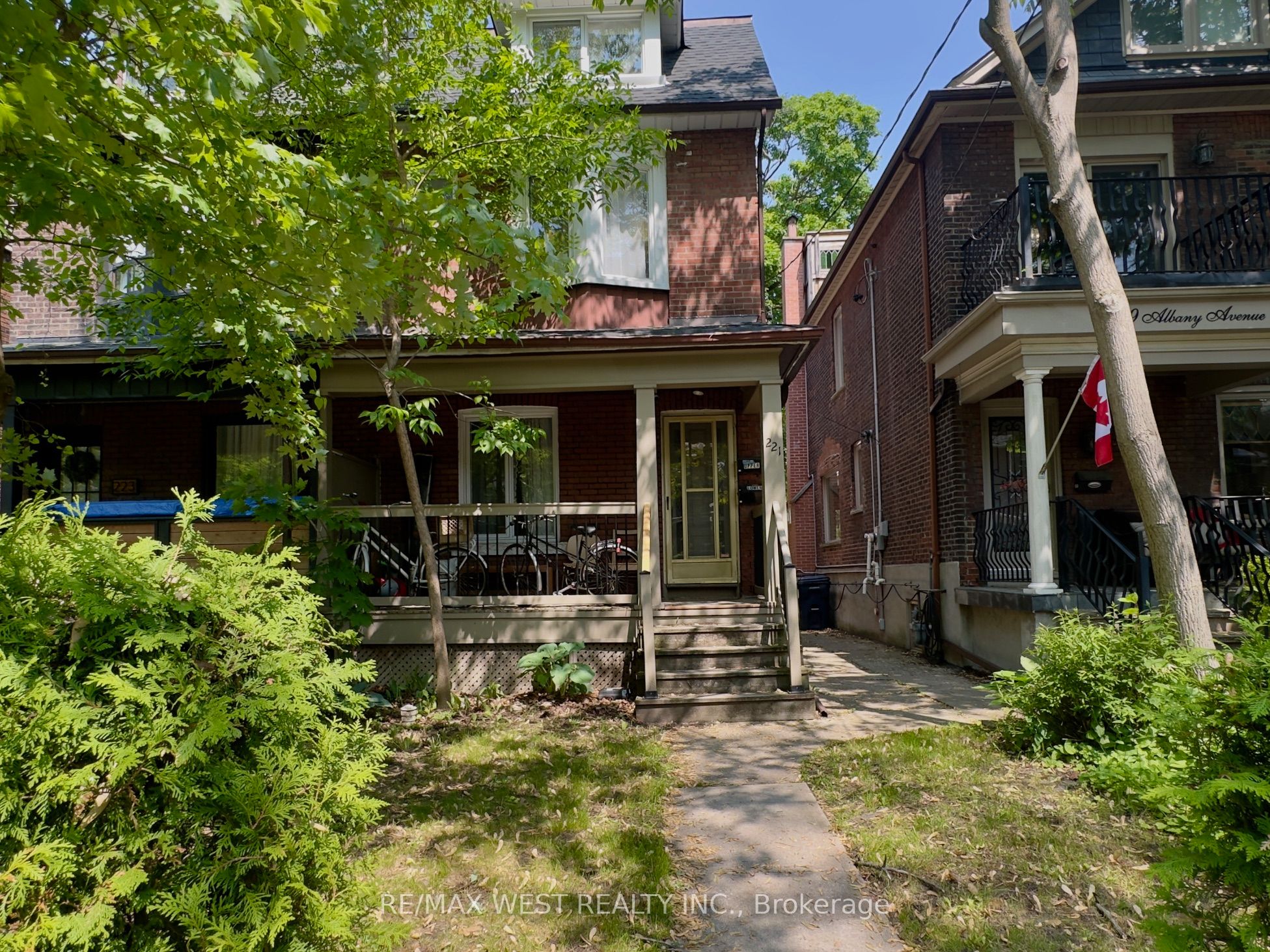 221 Albany Avenue Property Photo 1
