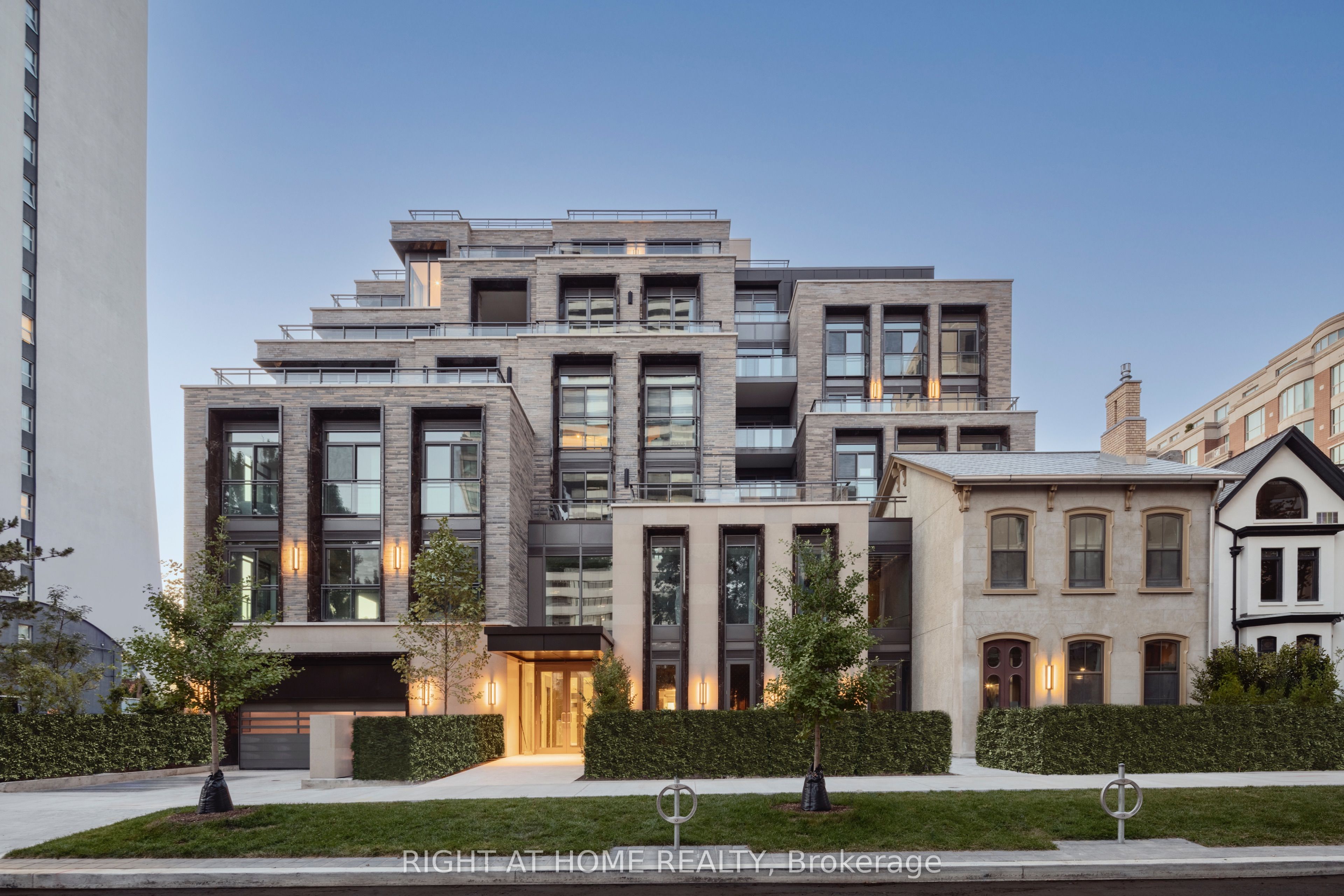 10 Prince Arthur Avenue 404 Property Photo 1