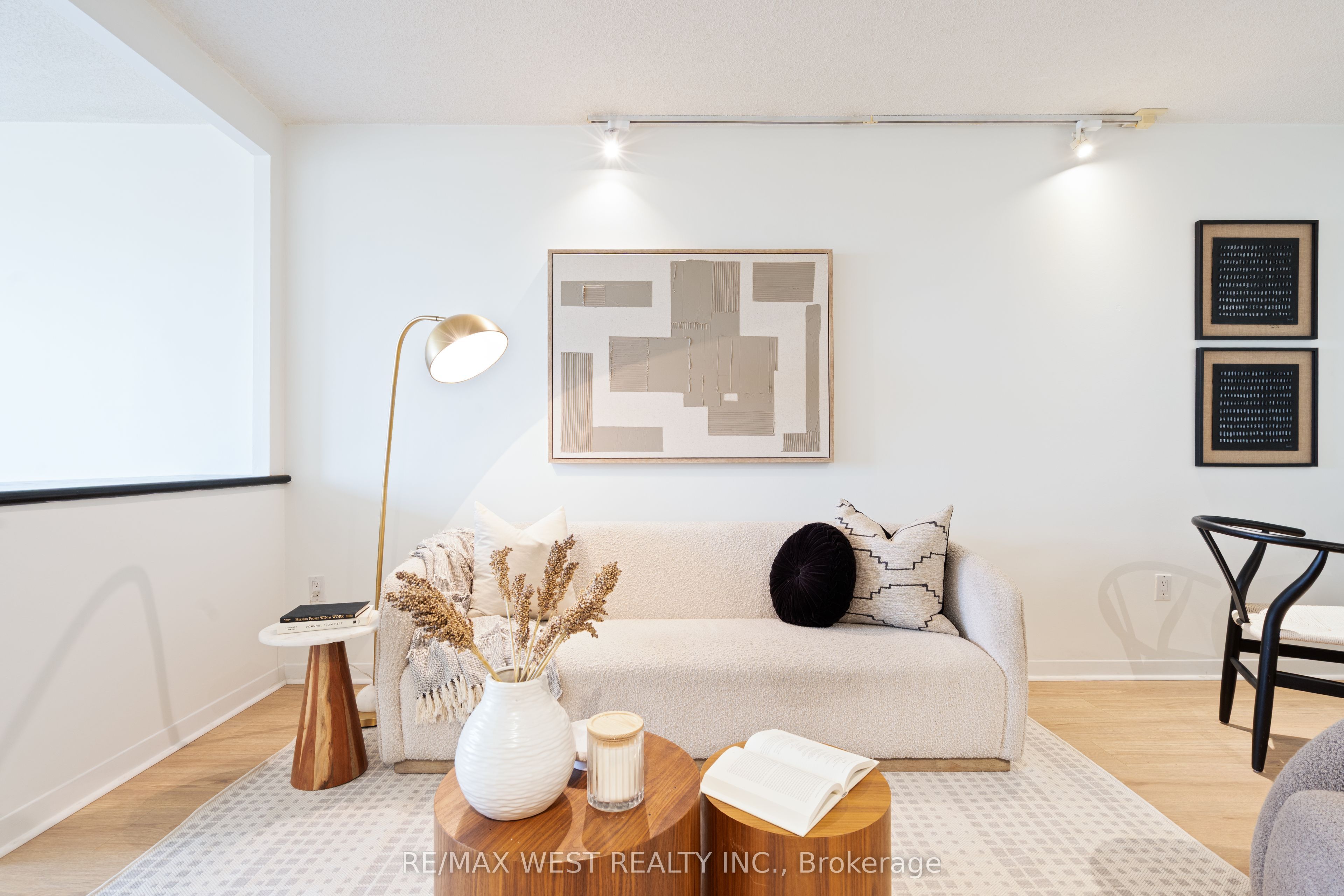 1001 Bay Street 2002 Property Photo 1