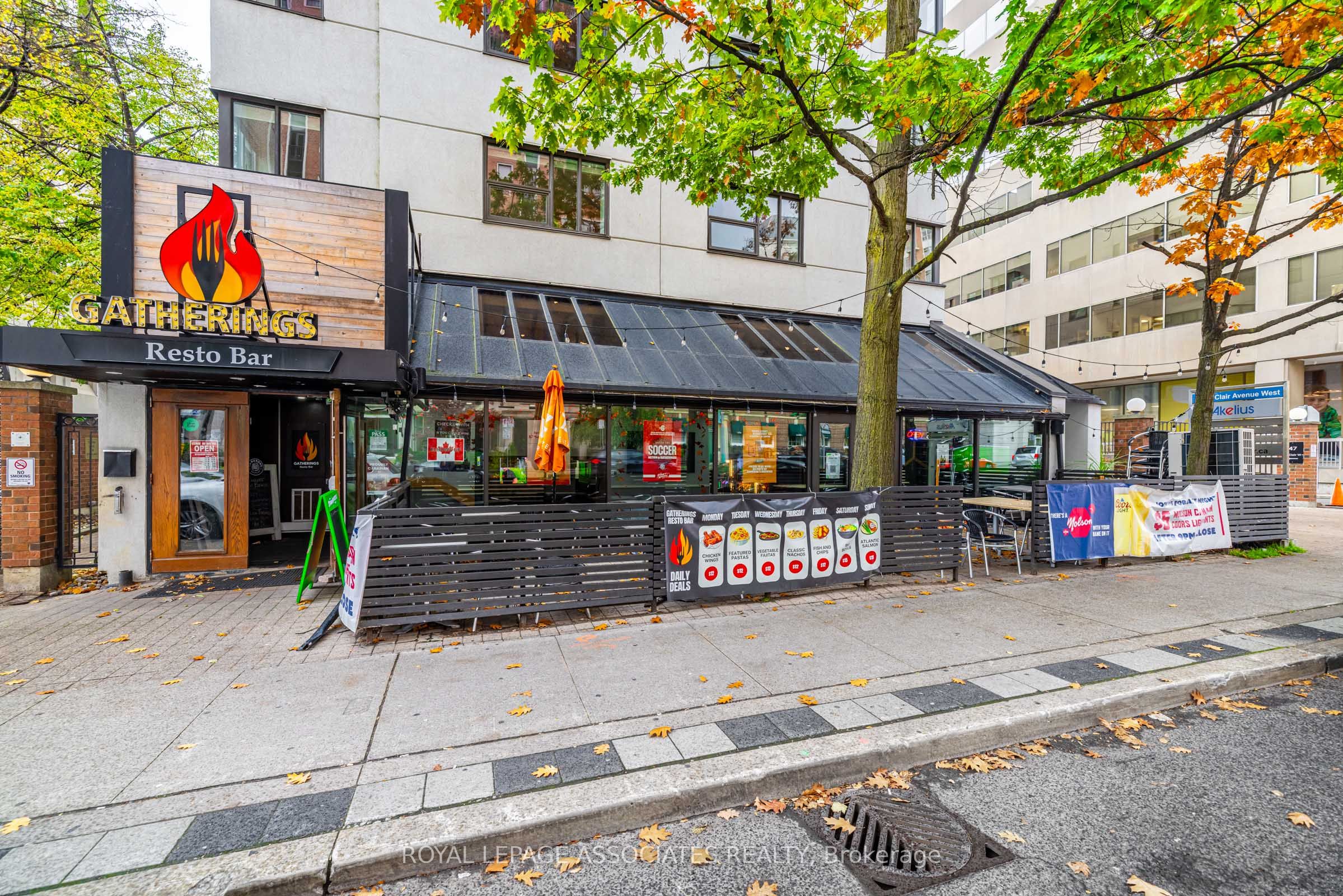 49 St Clair Avenue W Property Photo 2