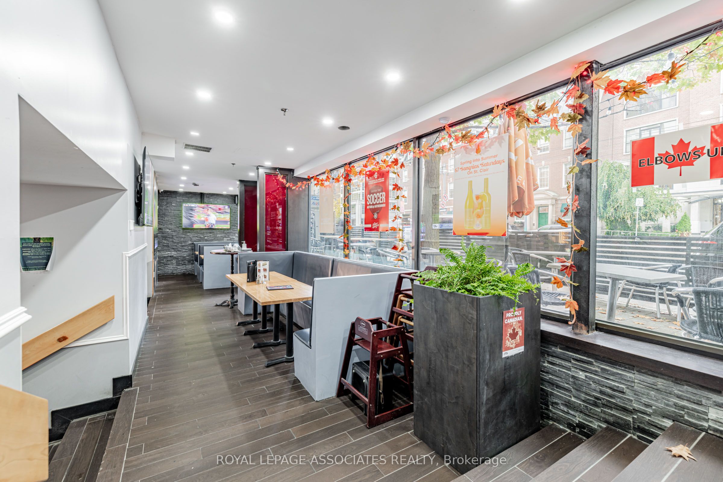 49 St Clair Avenue W Property Photo 5