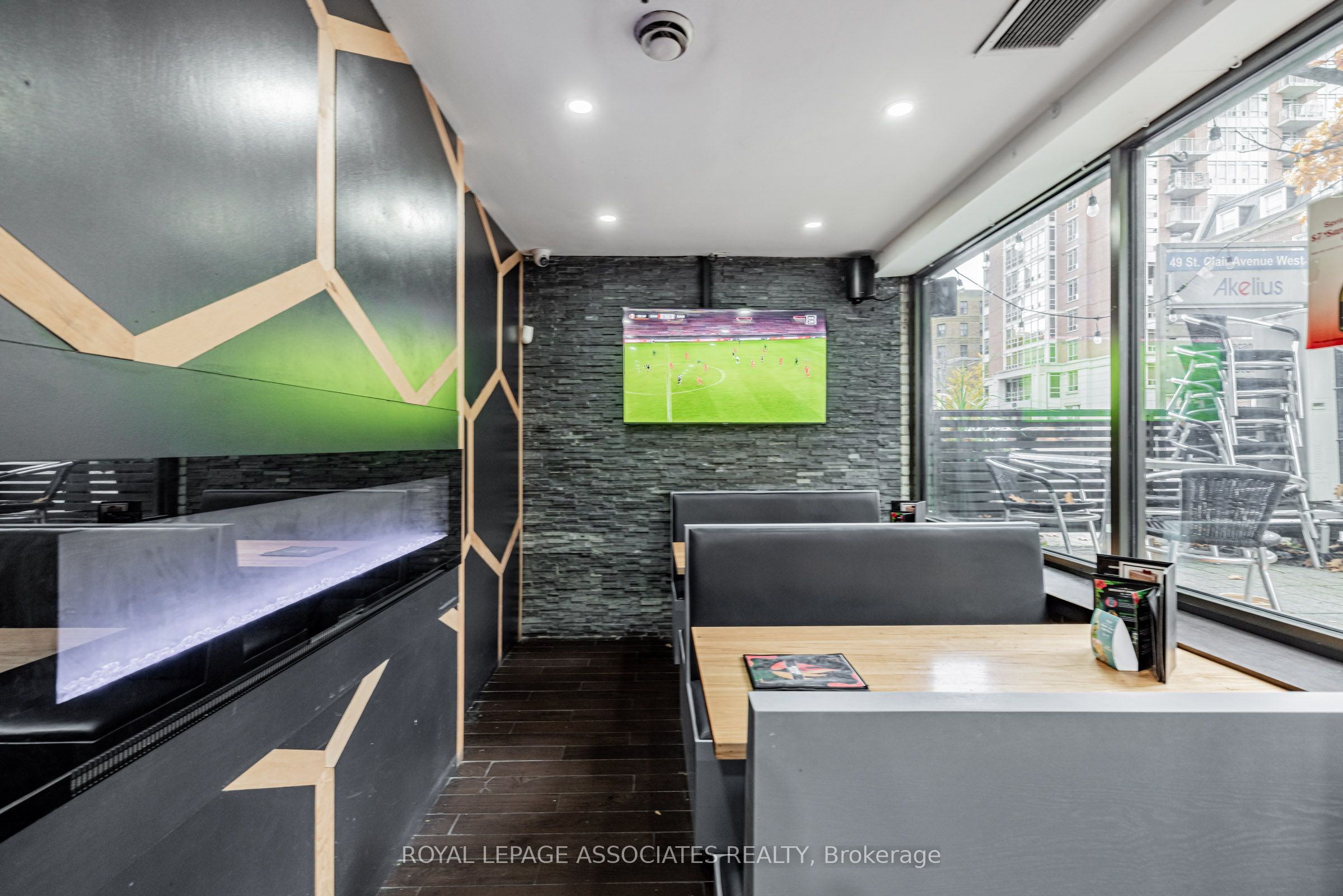 49 St Clair Avenue W Property Photo 7