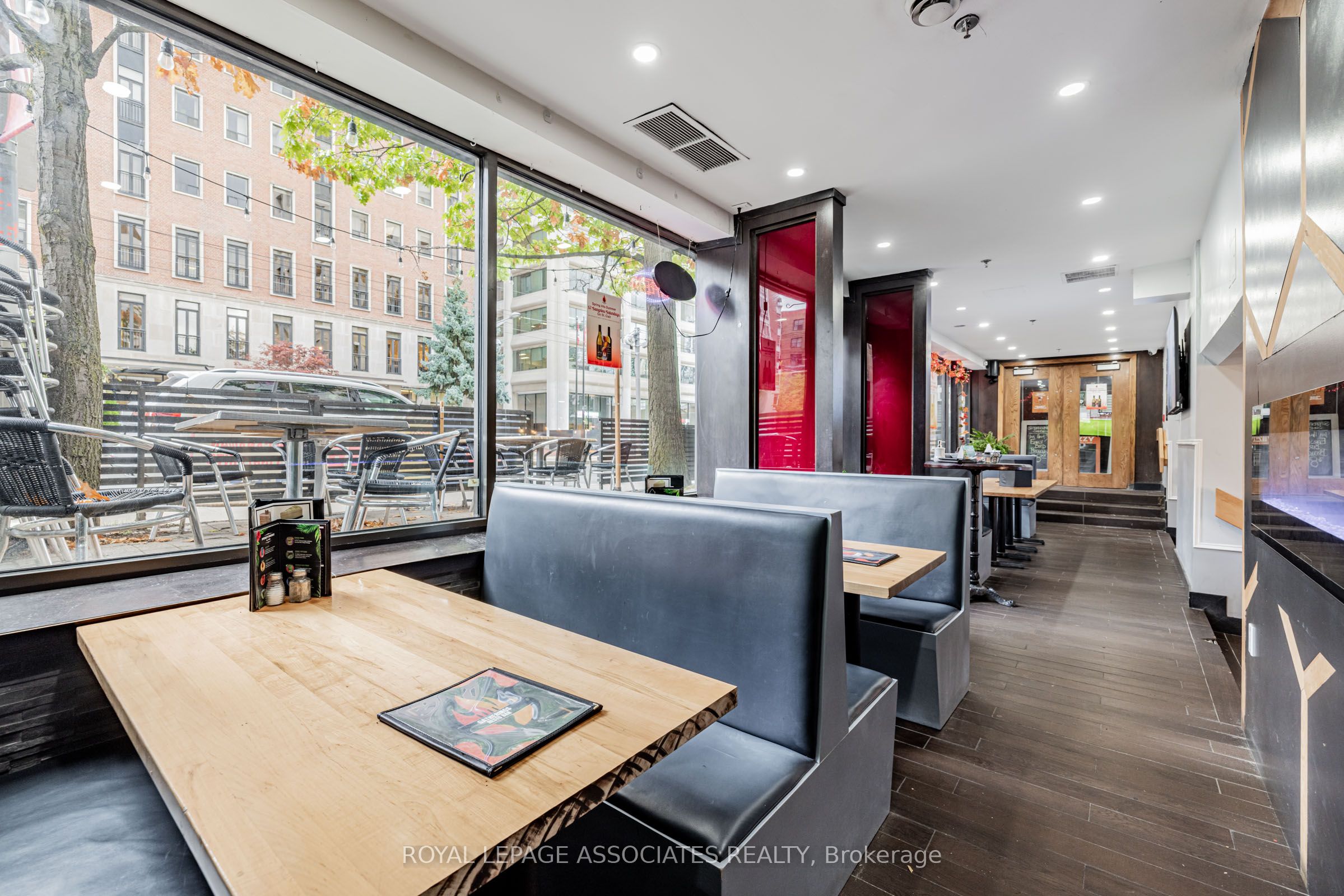 49 St Clair Avenue W Property Photo 8