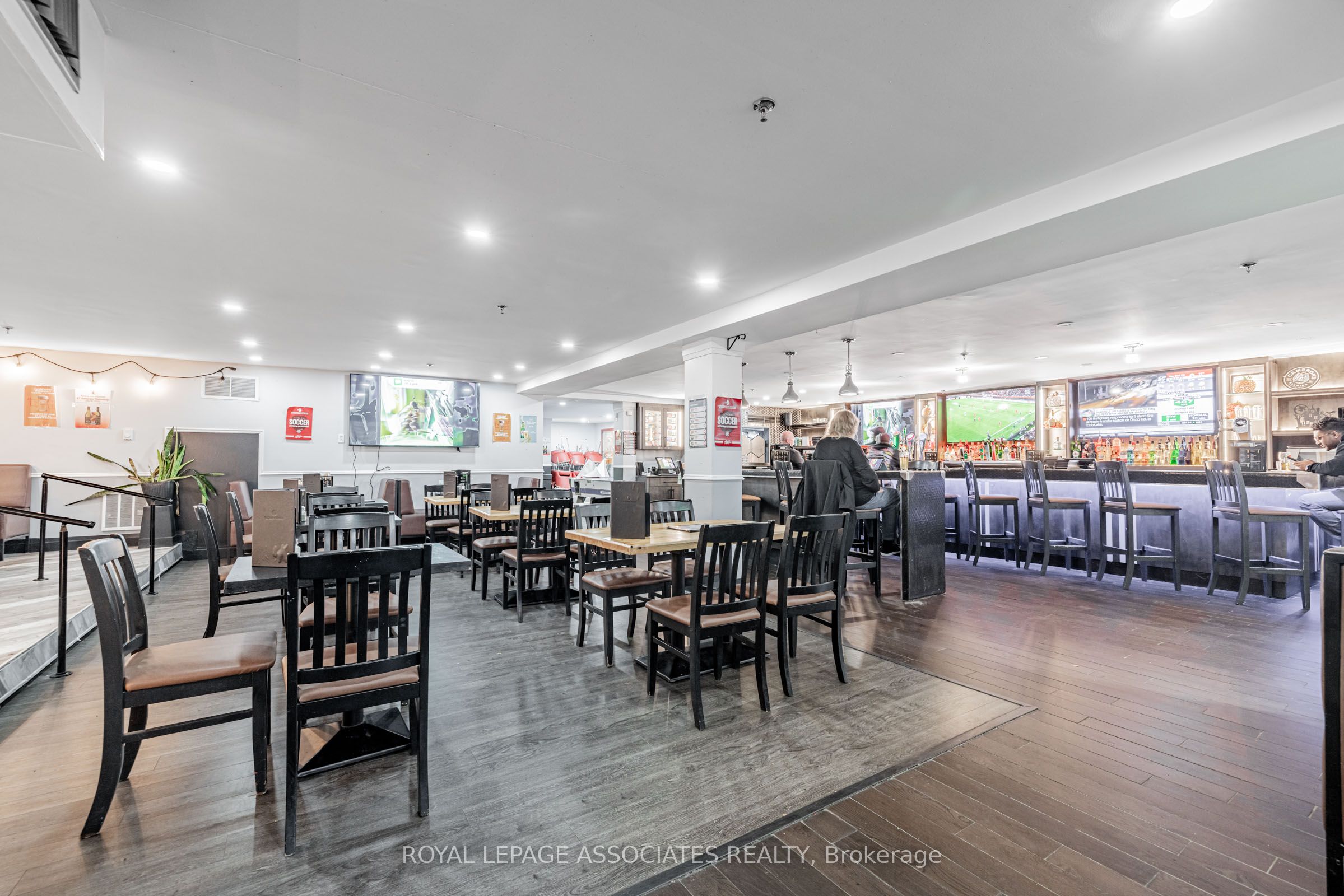 49 St Clair Avenue W Property Photo 9