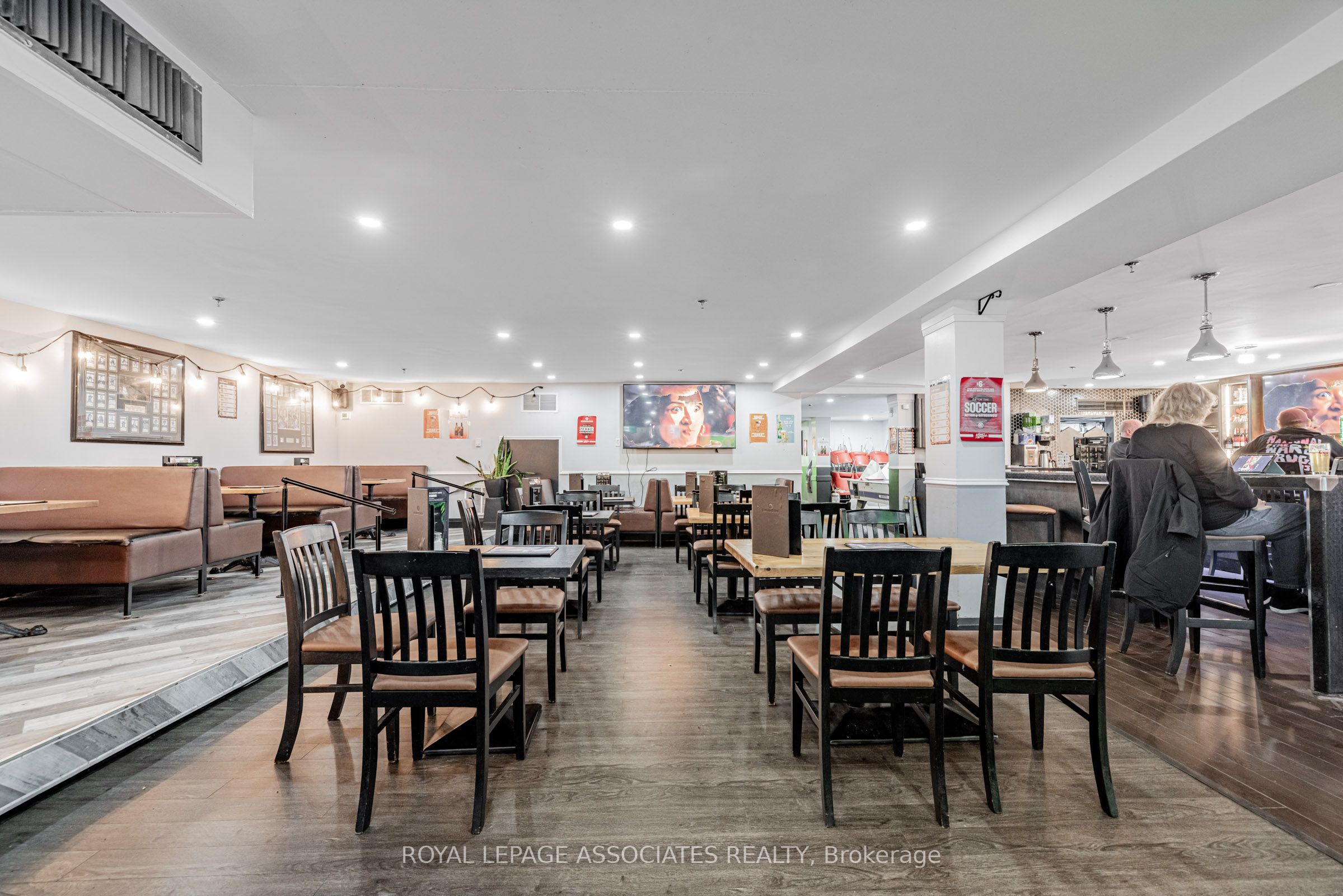 49 St Clair Avenue W Property Photo 10