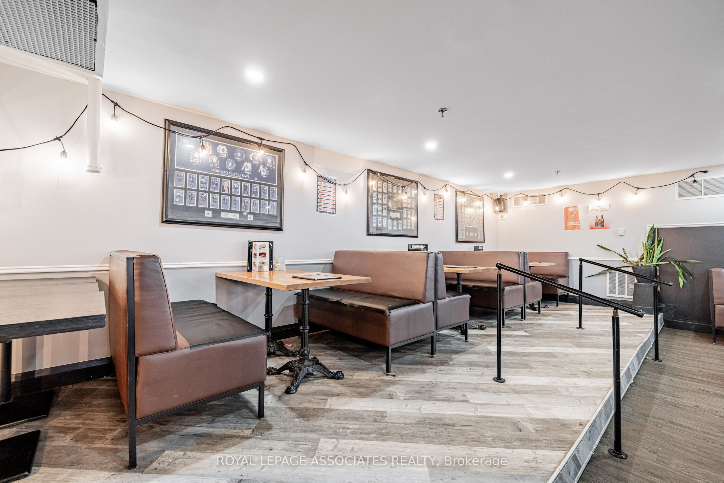 49 St Clair Avenue W Property Photo 11