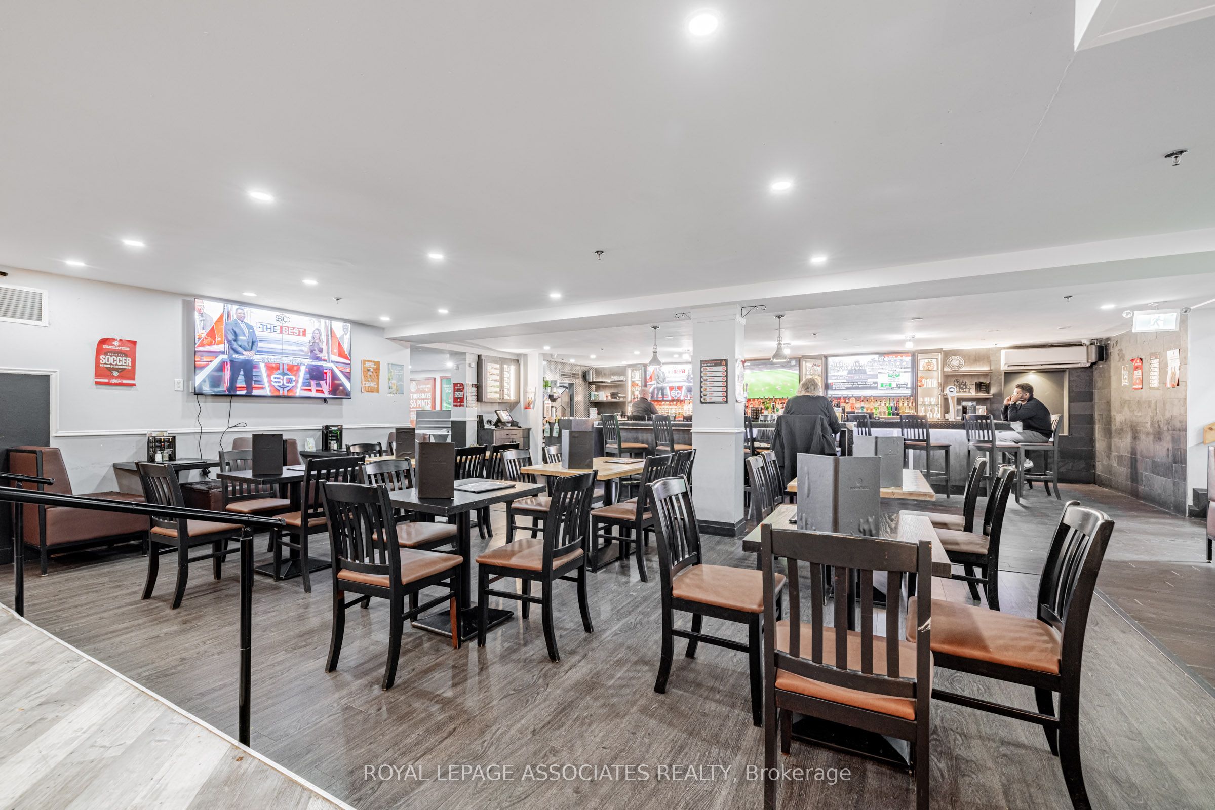 49 St Clair Avenue W Property Photo 12