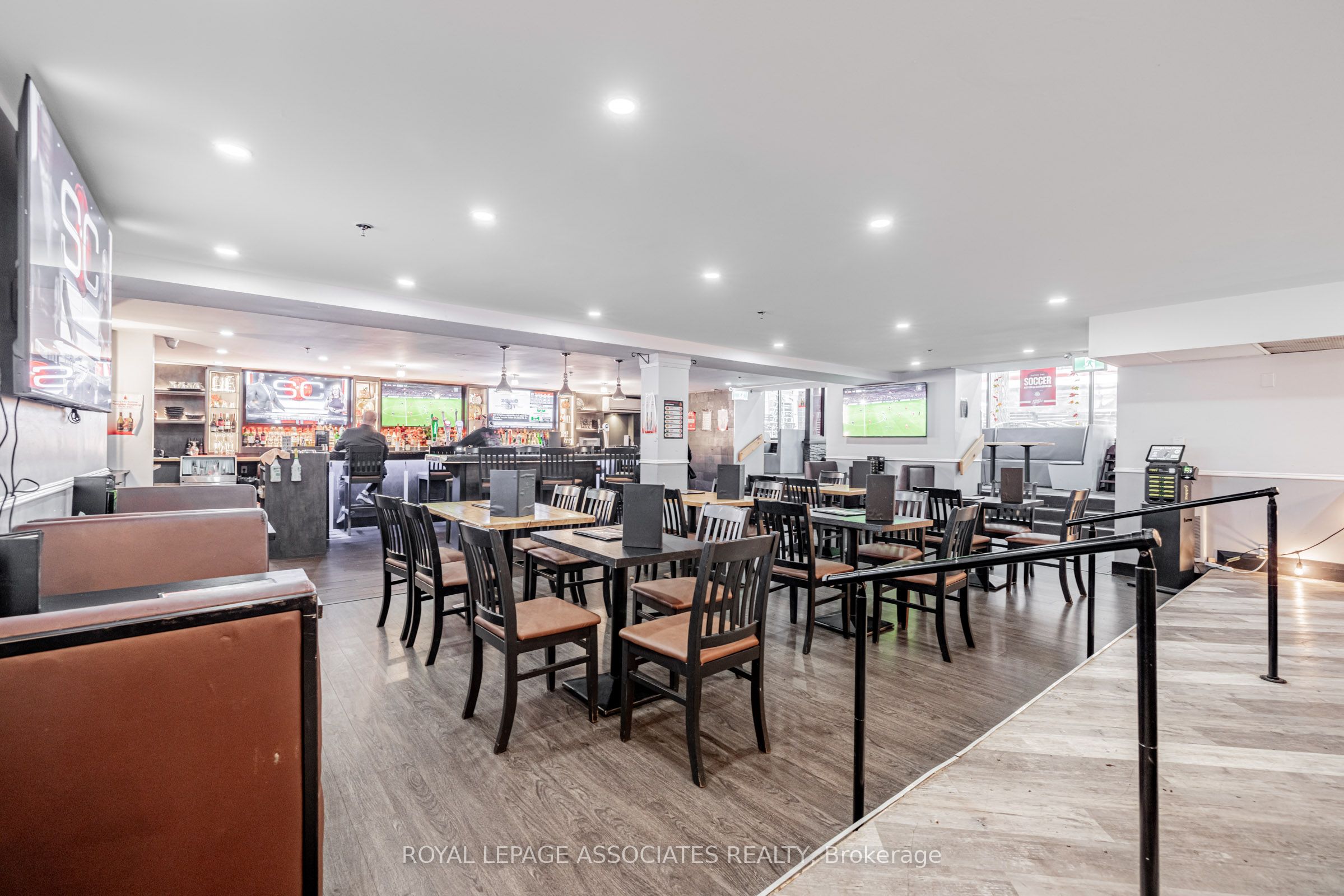 49 St Clair Avenue W Property Photo 13