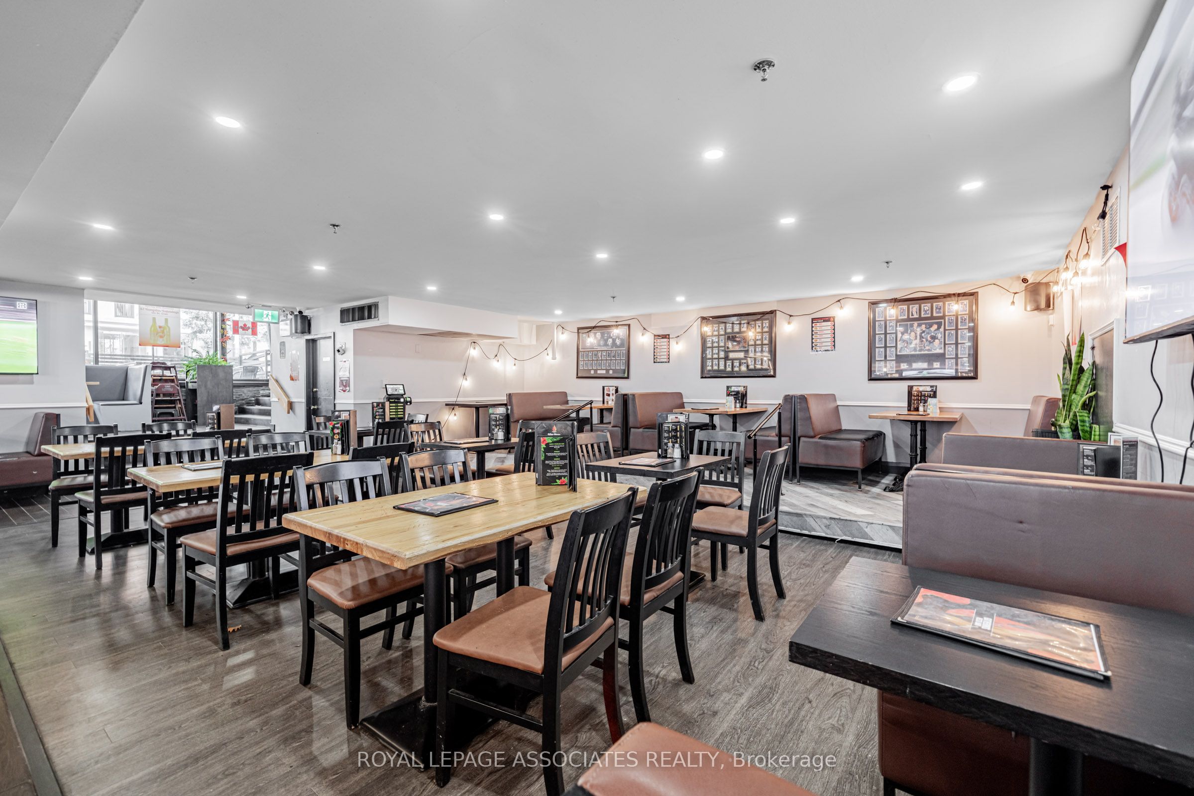 49 St Clair Avenue W Property Photo 14