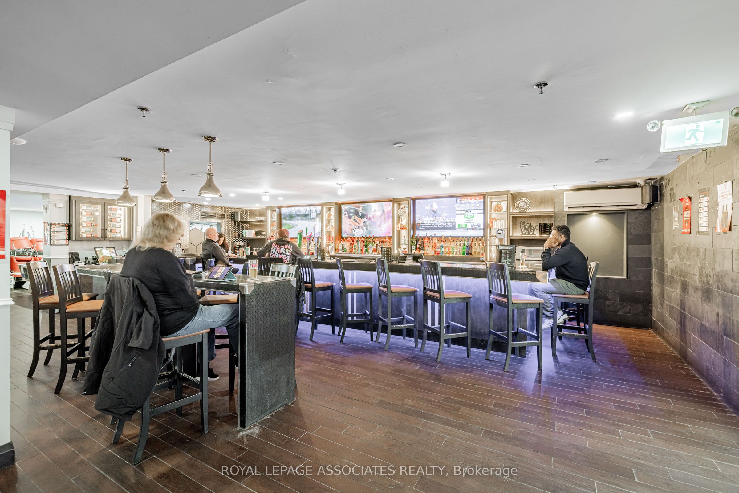 49 St Clair Avenue W Property Photo 16