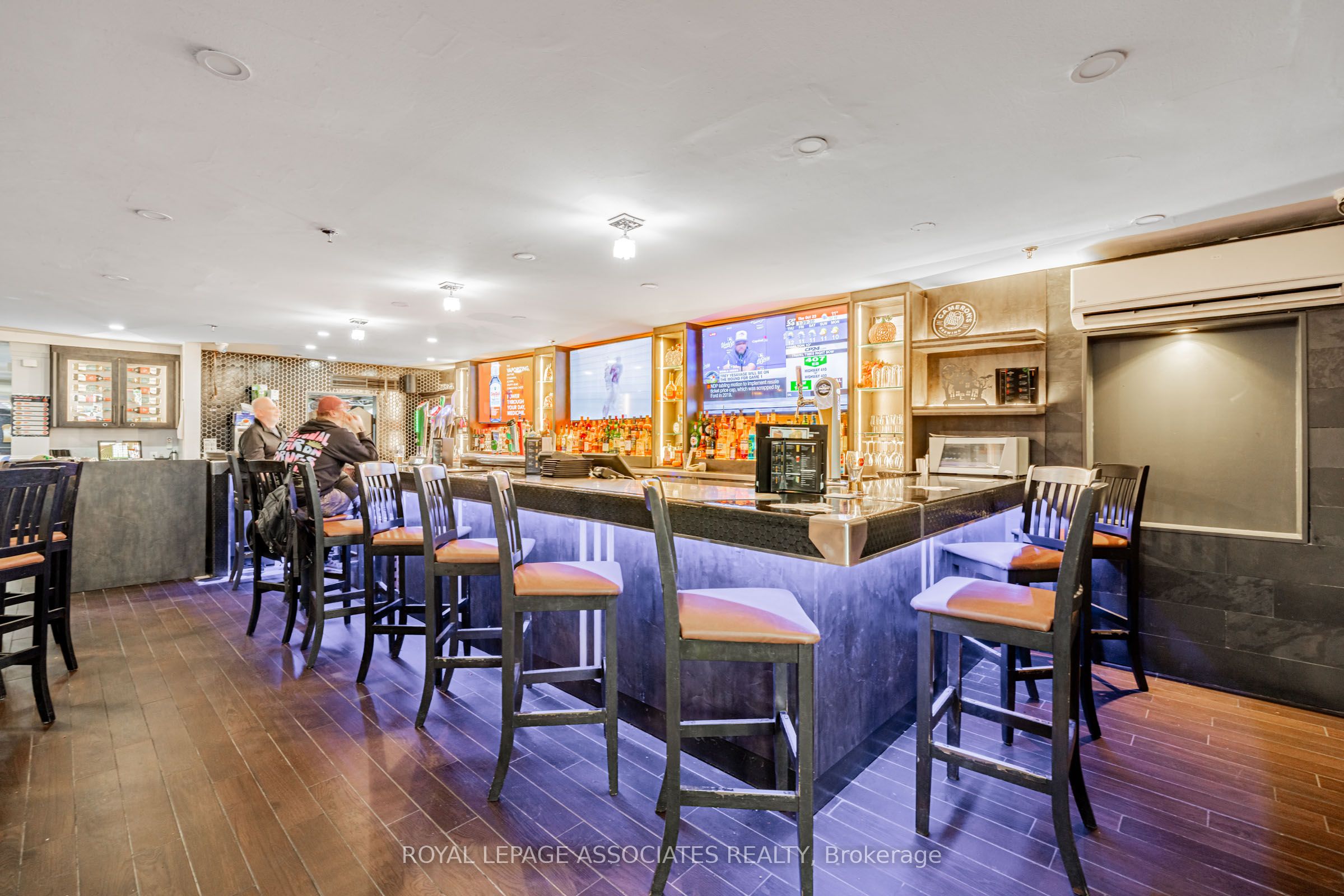 49 St Clair Avenue W Property Photo 17