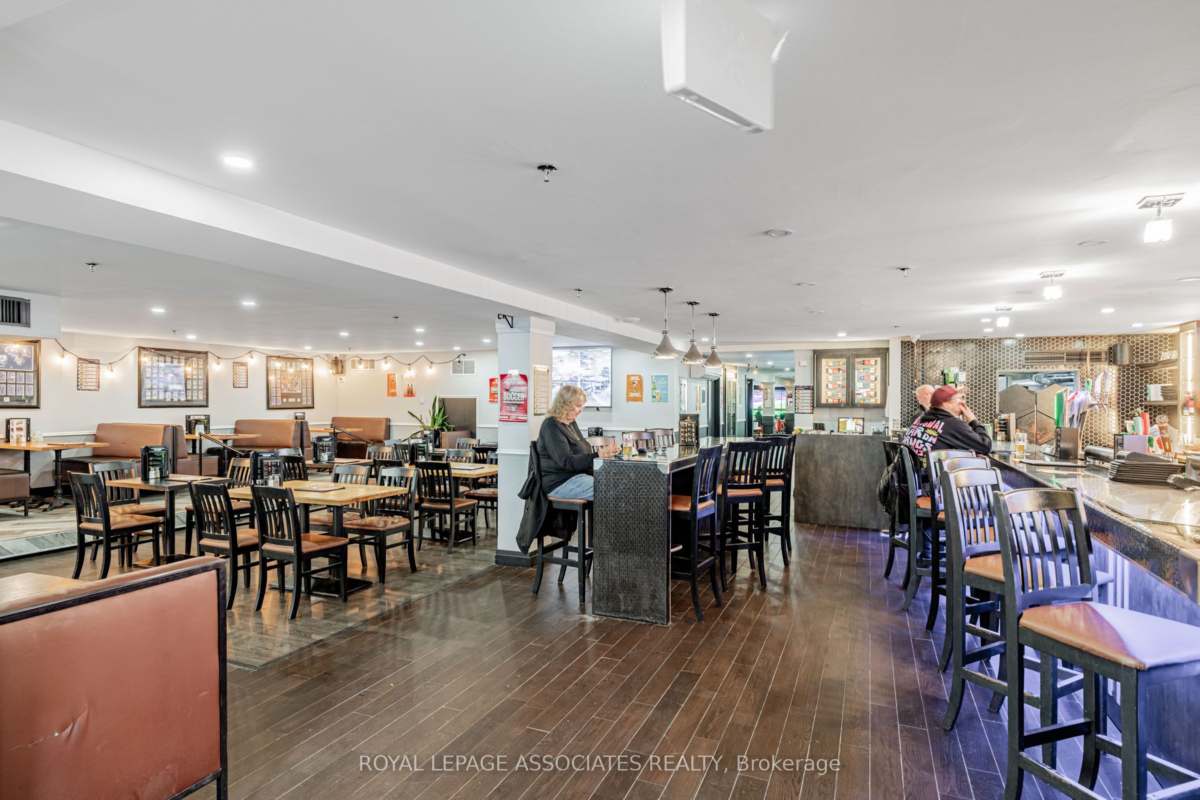 49 St Clair Avenue W Property Photo 18