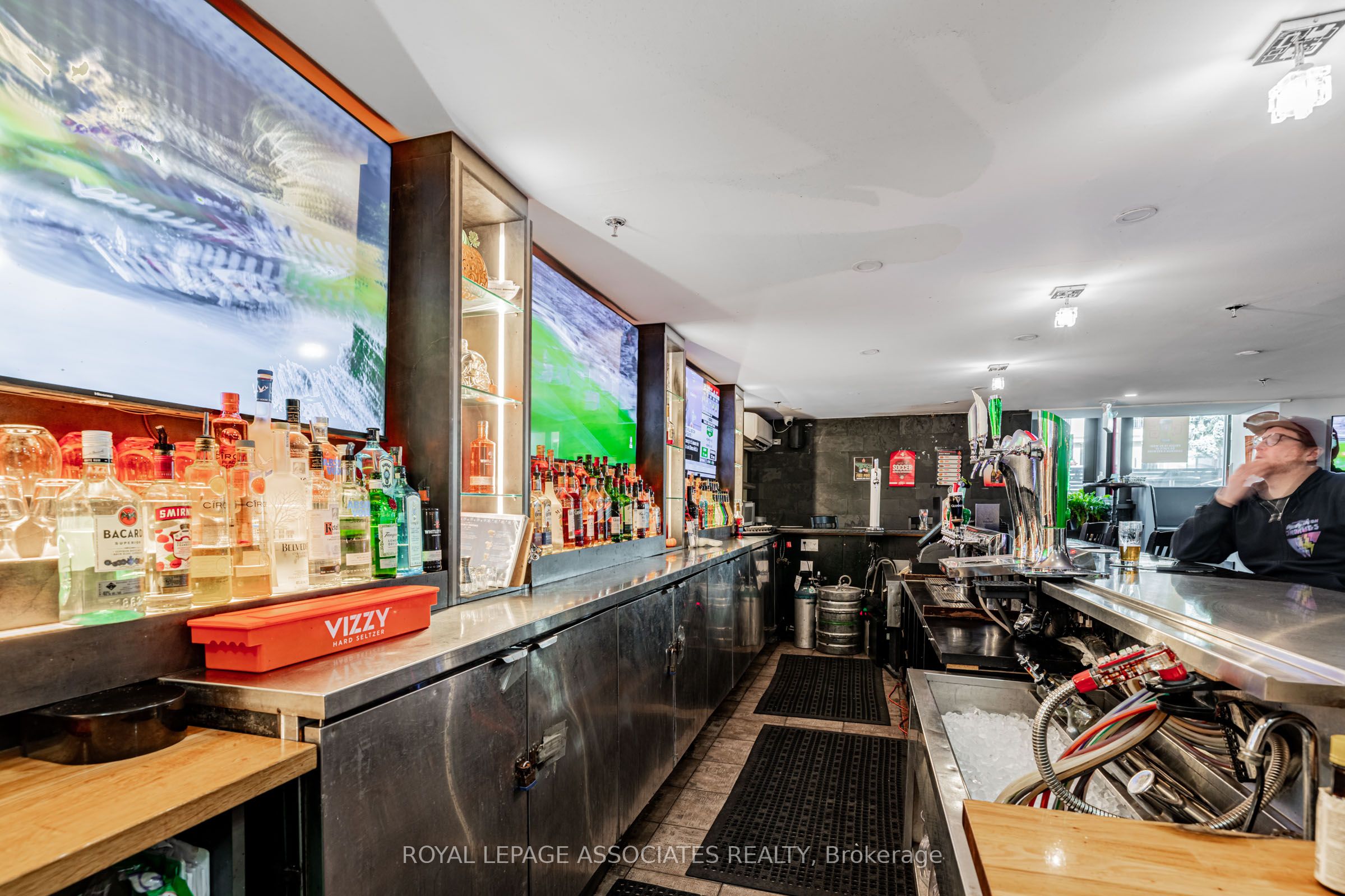 49 St Clair Avenue W Property Photo 20