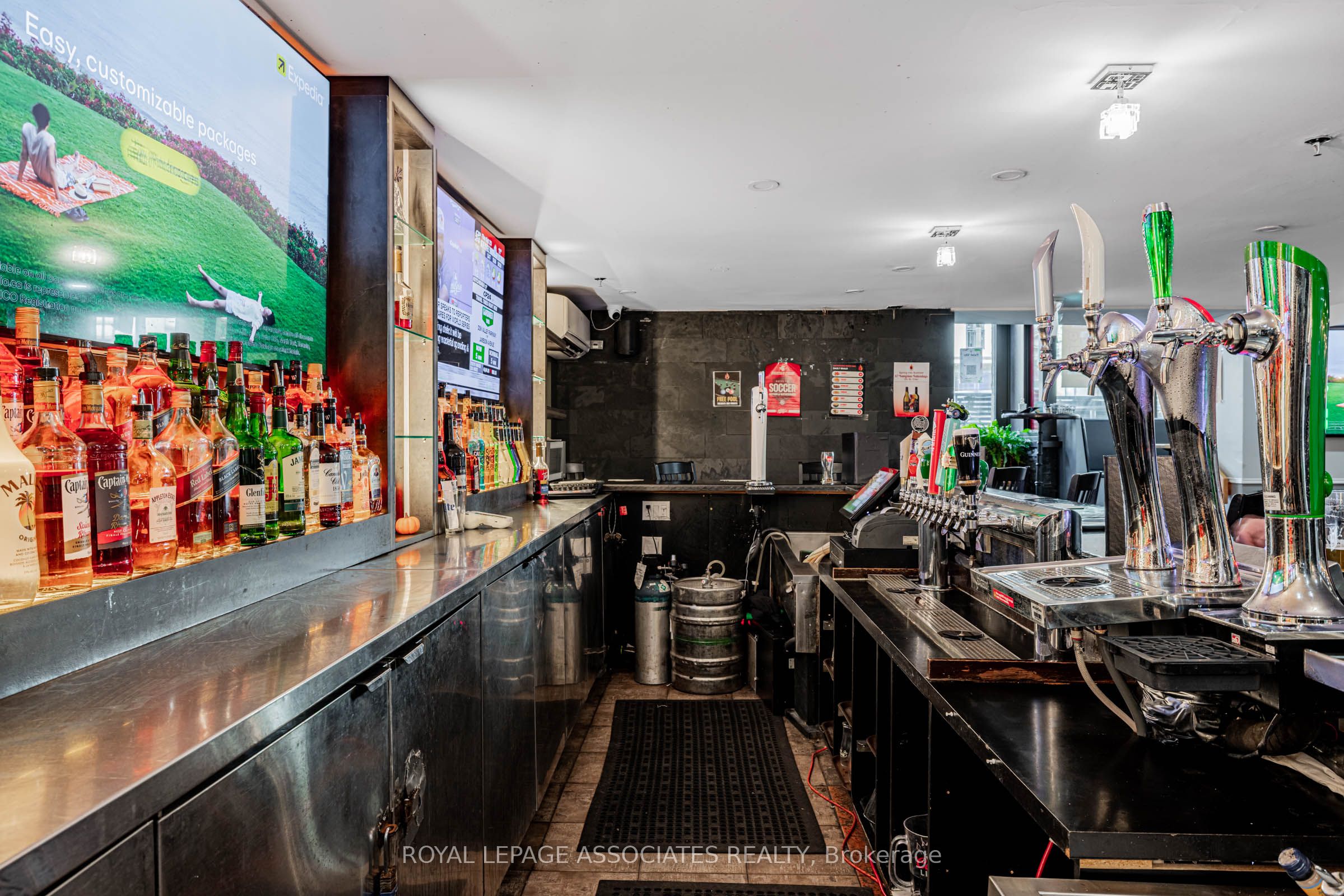 49 St Clair Avenue W Property Photo 21