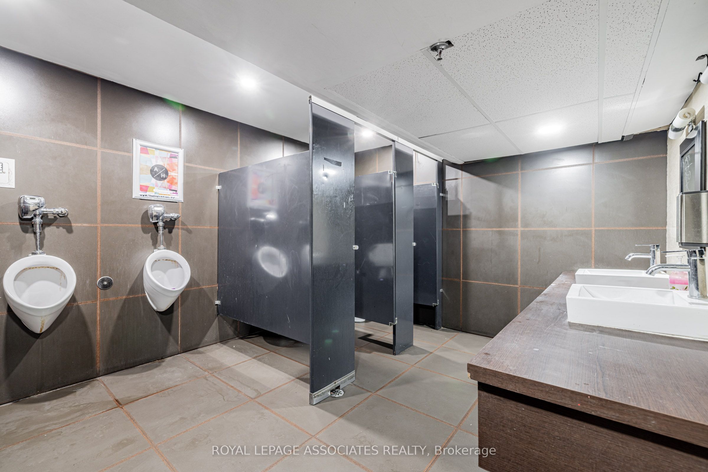 49 St Clair Avenue W Property Photo 36