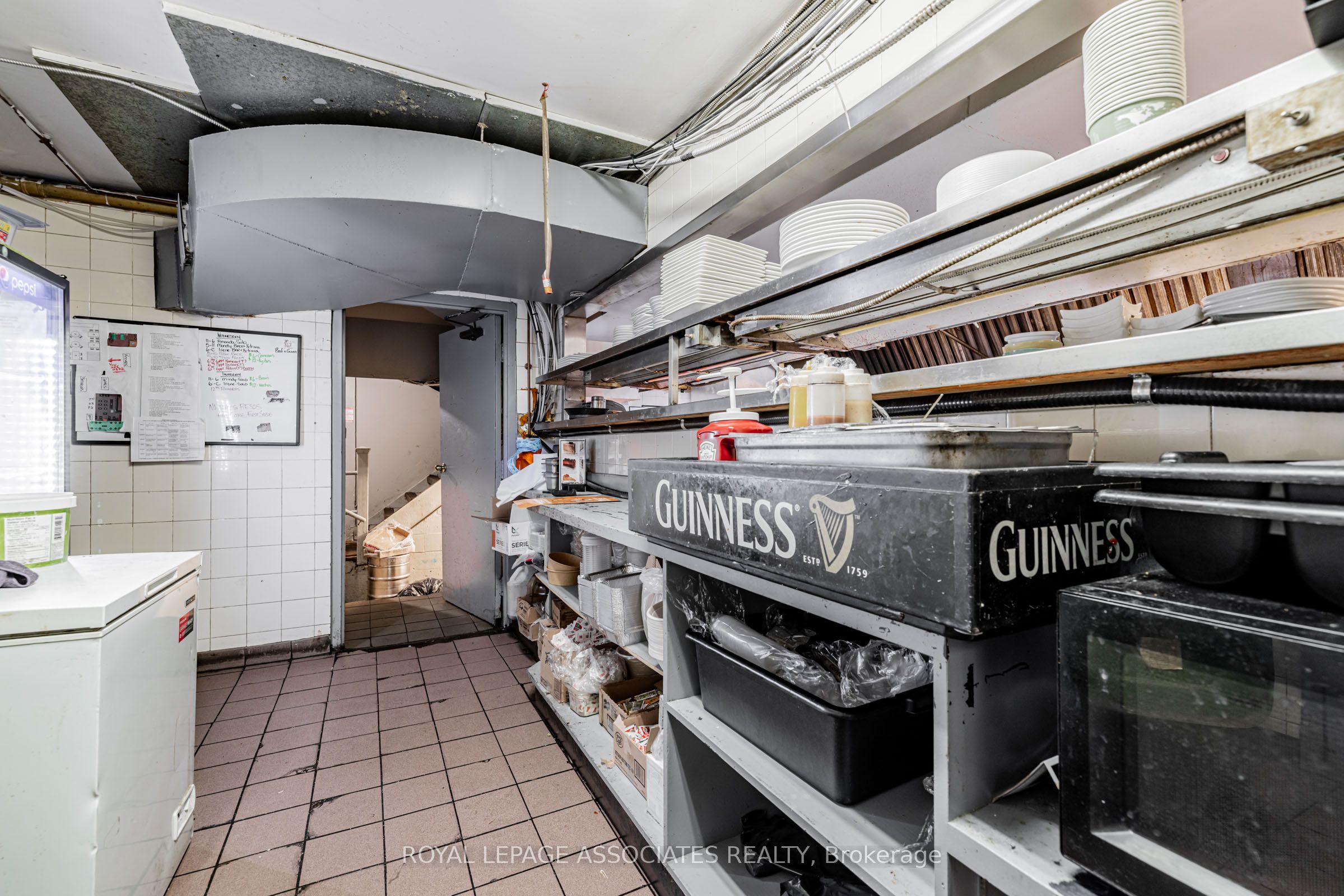 49 St Clair Avenue W Property Photo 37