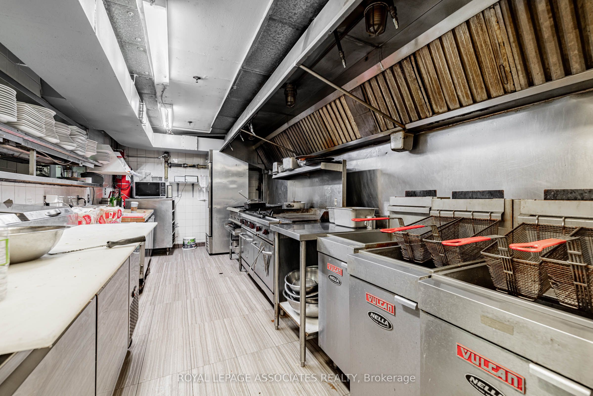 49 St Clair Avenue W Property Photo 38