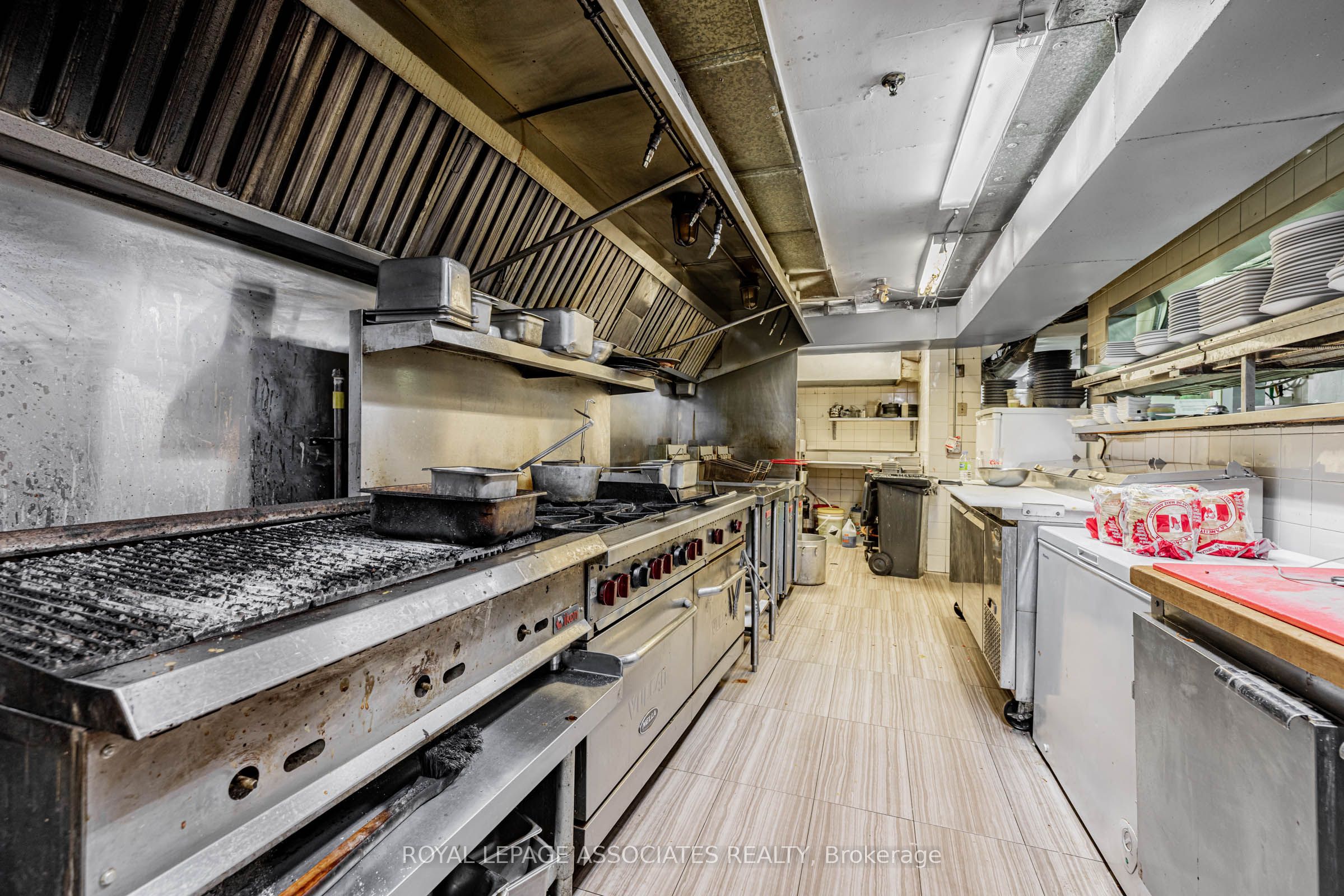 49 St Clair Avenue W Property Photo 39