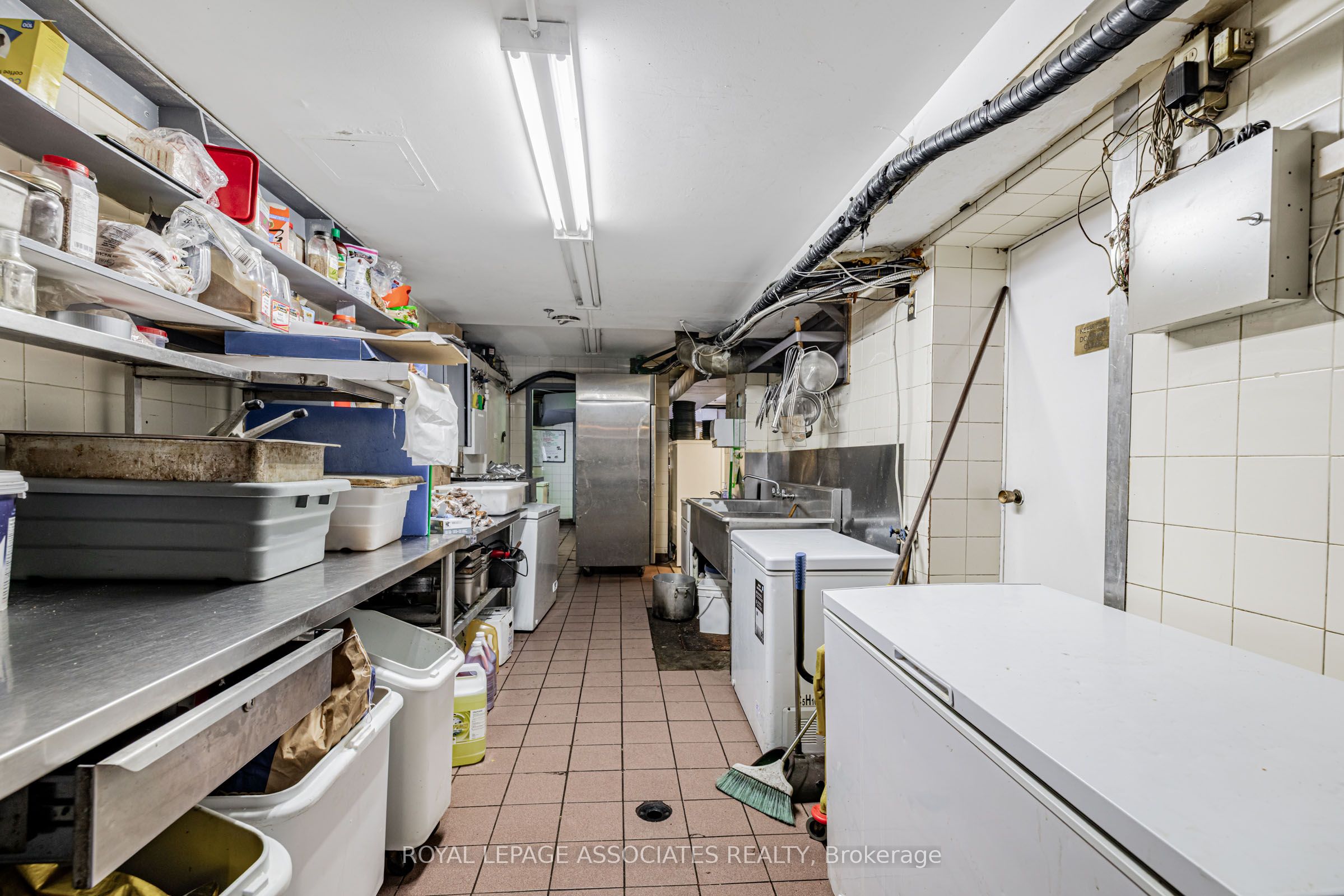 49 St Clair Avenue W Property Photo 40