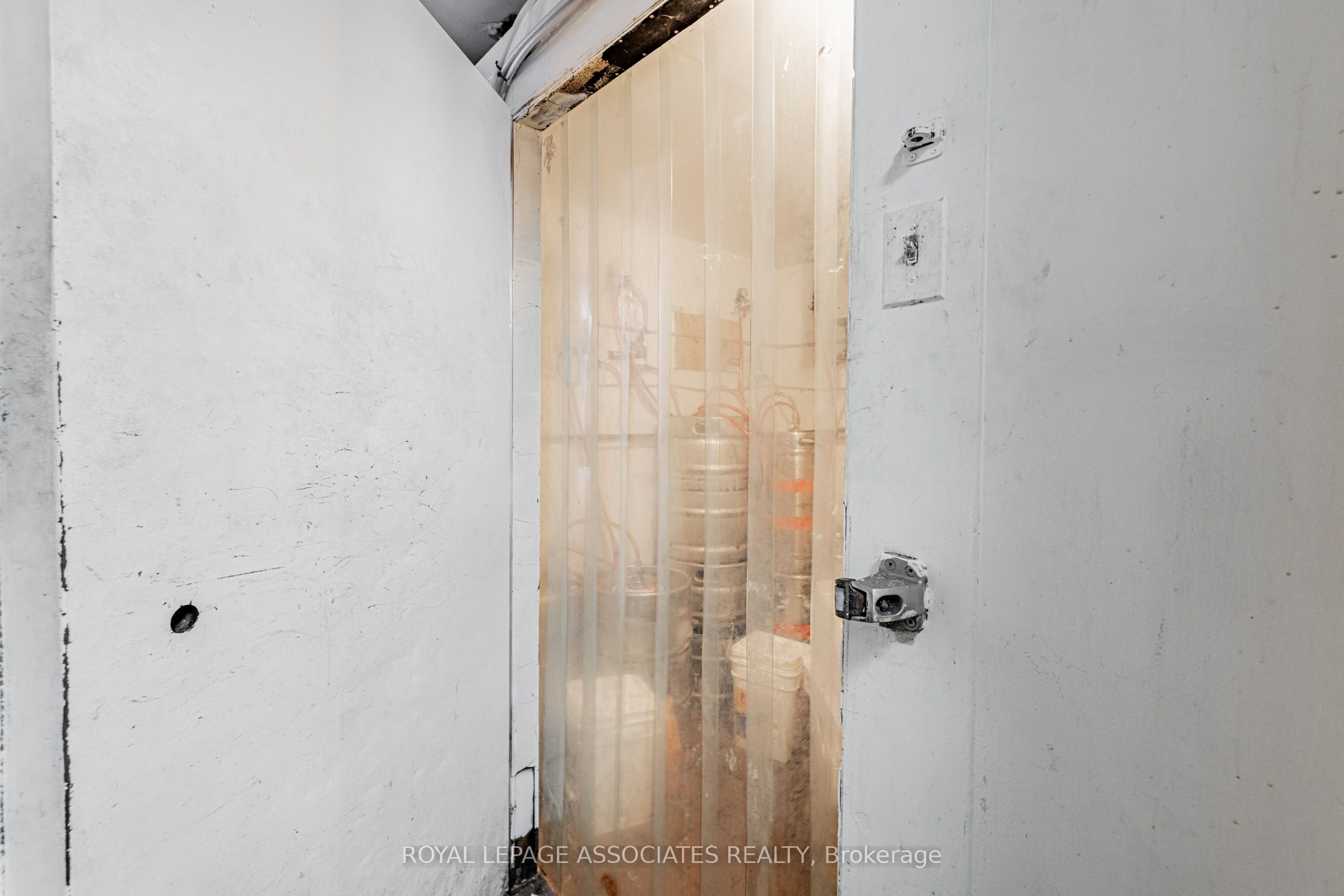 49 St Clair Avenue W Property Photo 41