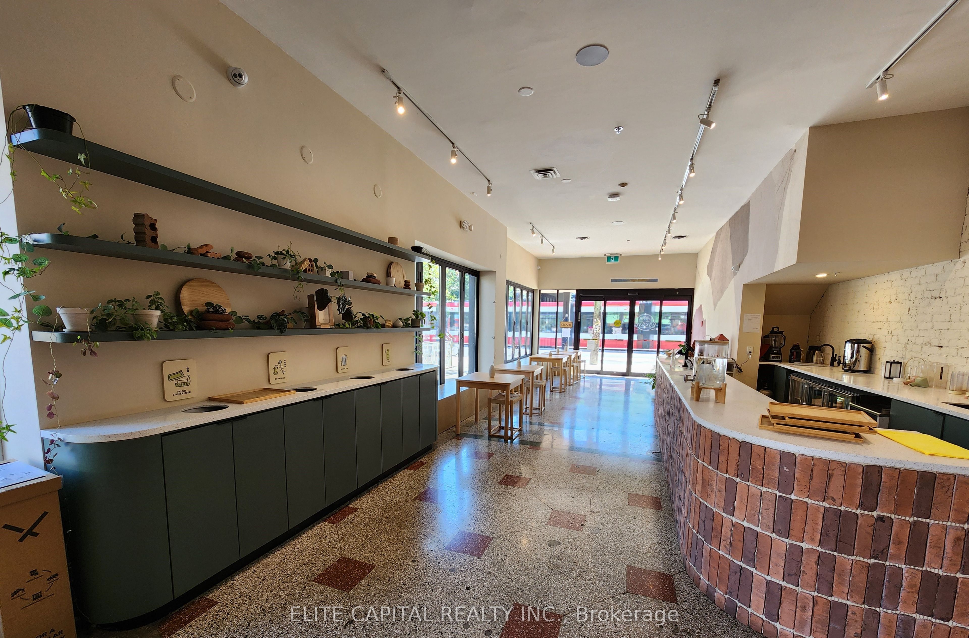 356 College Street Property Photo 5