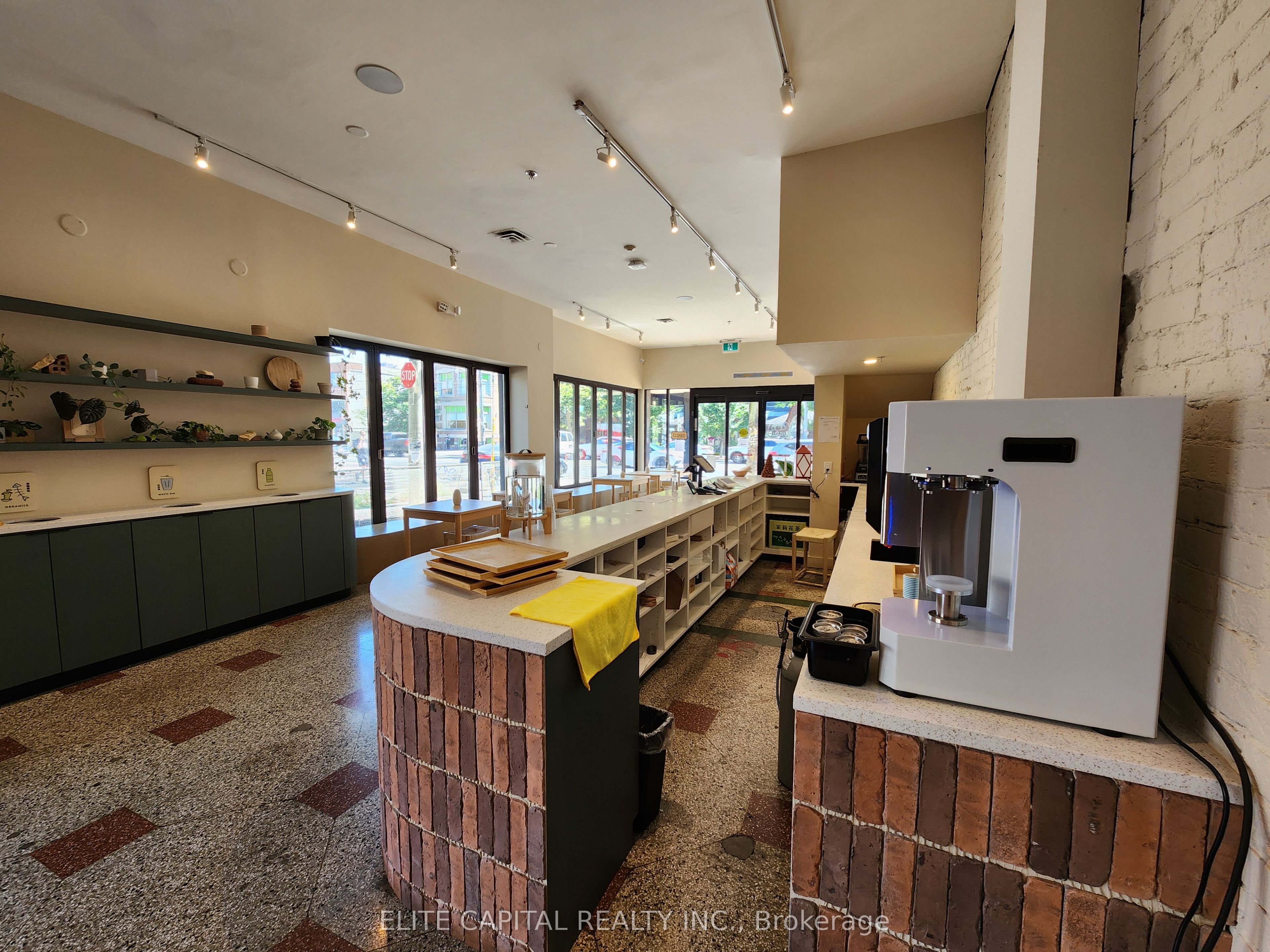 356 College Street Property Photo 6