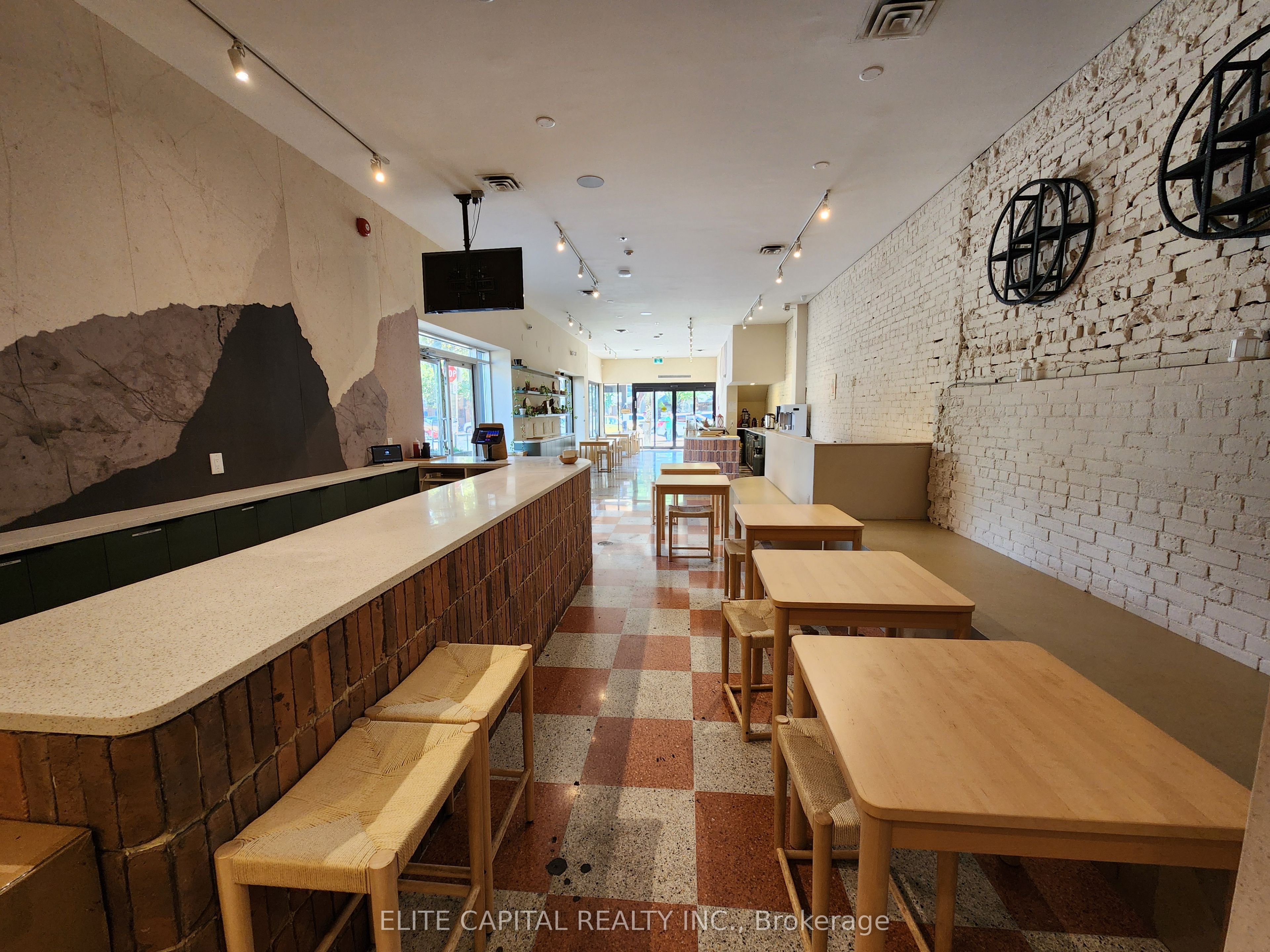 356 College Street Property Photo 9