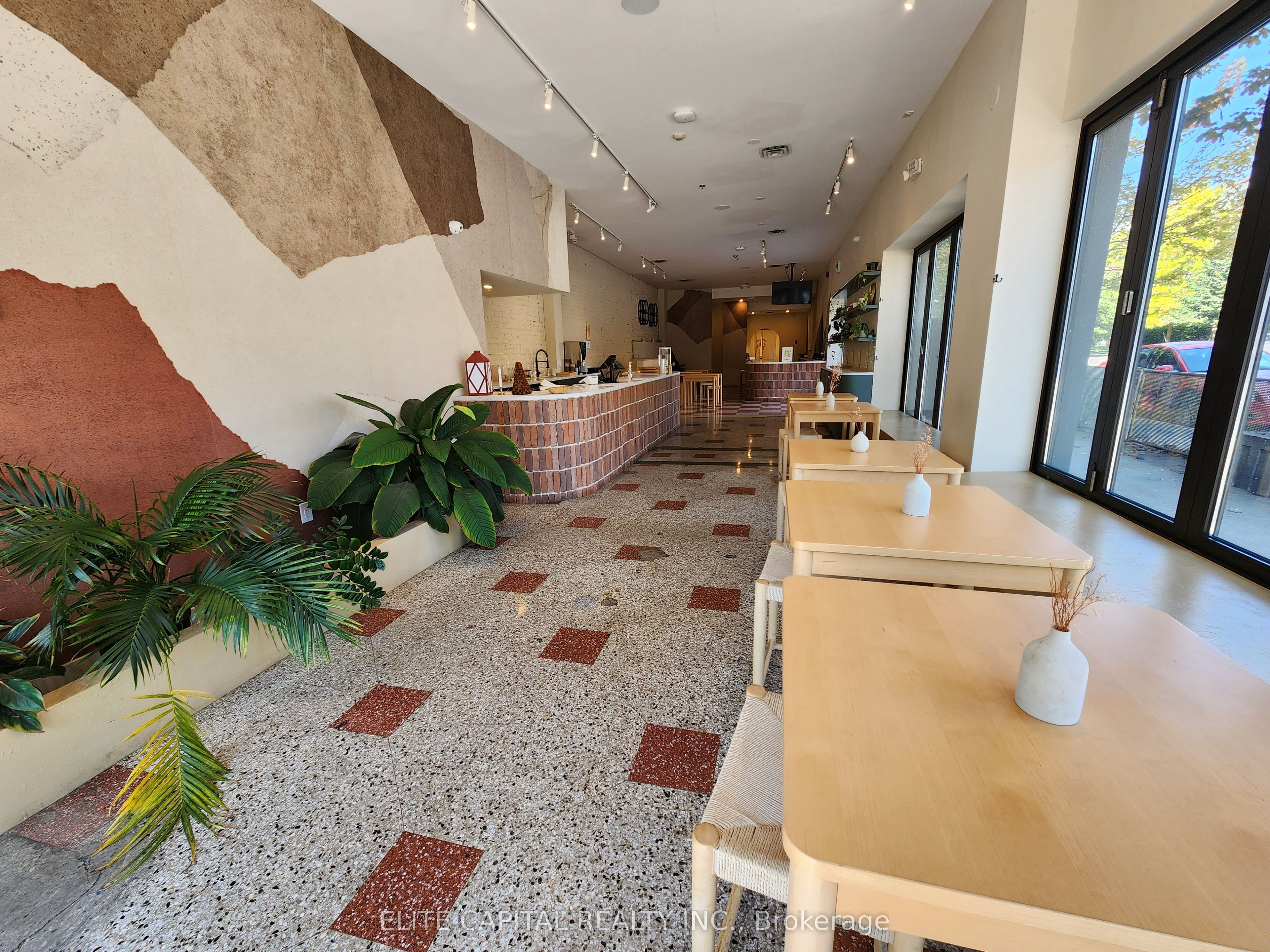 356 College Street Property Photo 10