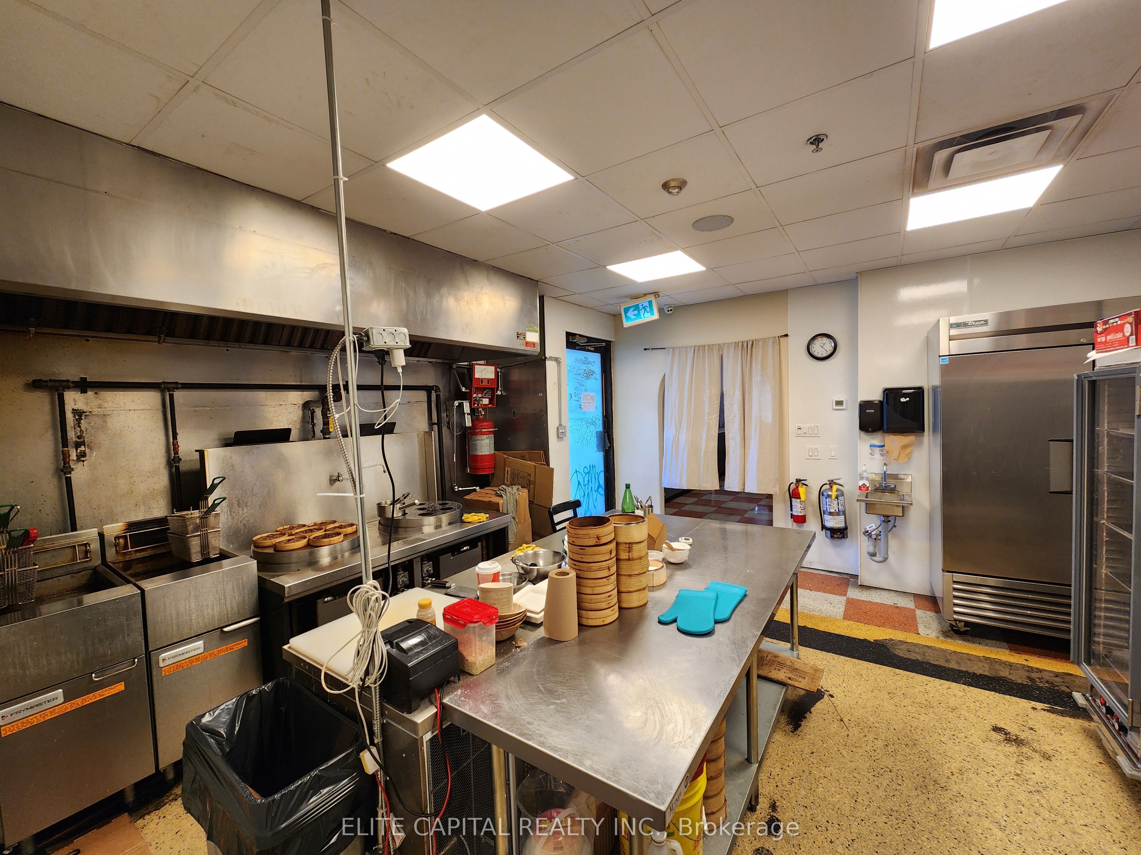 356 College Street Property Photo 12