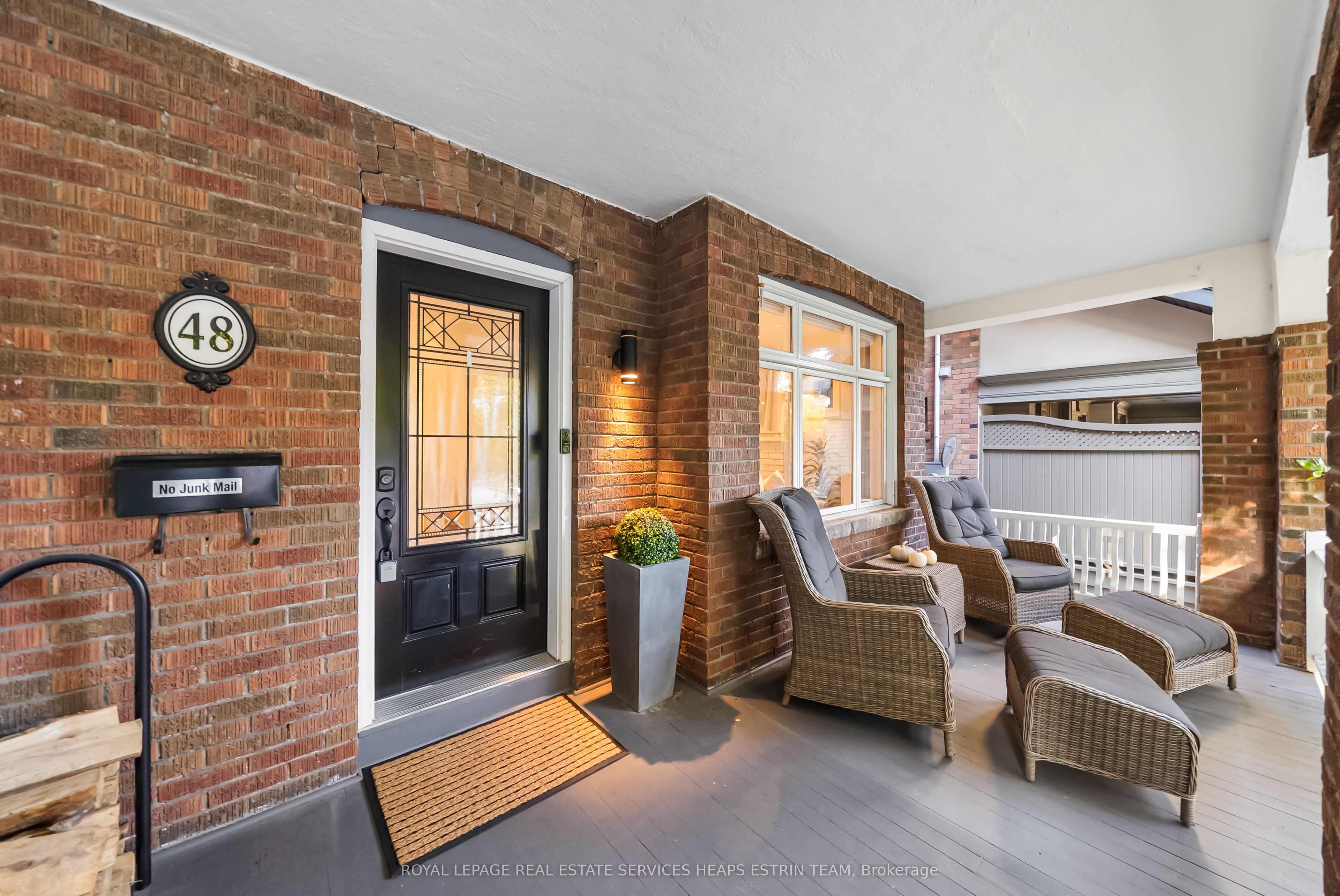 48 Manor Road W Property Photo 2